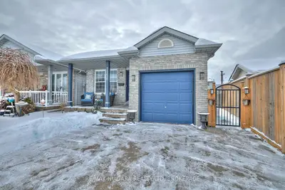 Detached in Niagara Falls