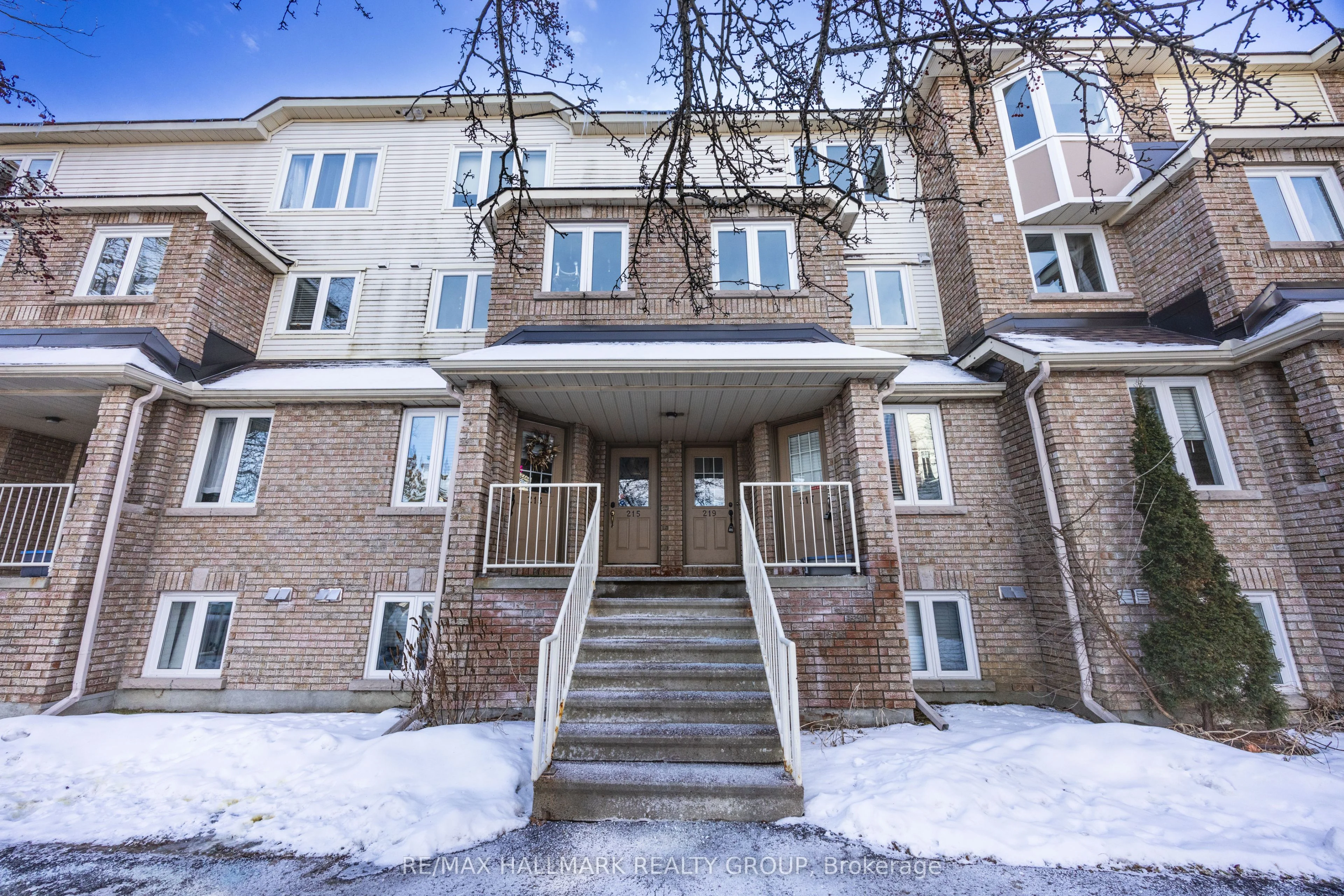 #34 219 Briston Private, Hunt Club - South Keys And Area, On, K1g 5r5