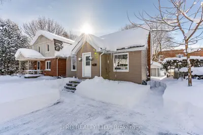 Detached in Owen Sound