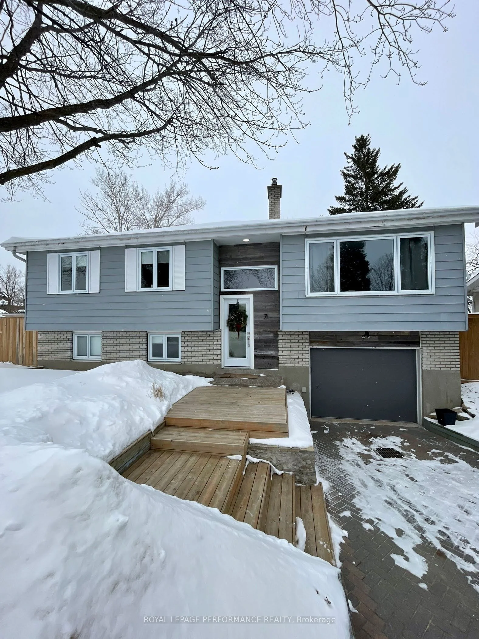 Detached in Meadowlands - Crestview and Area