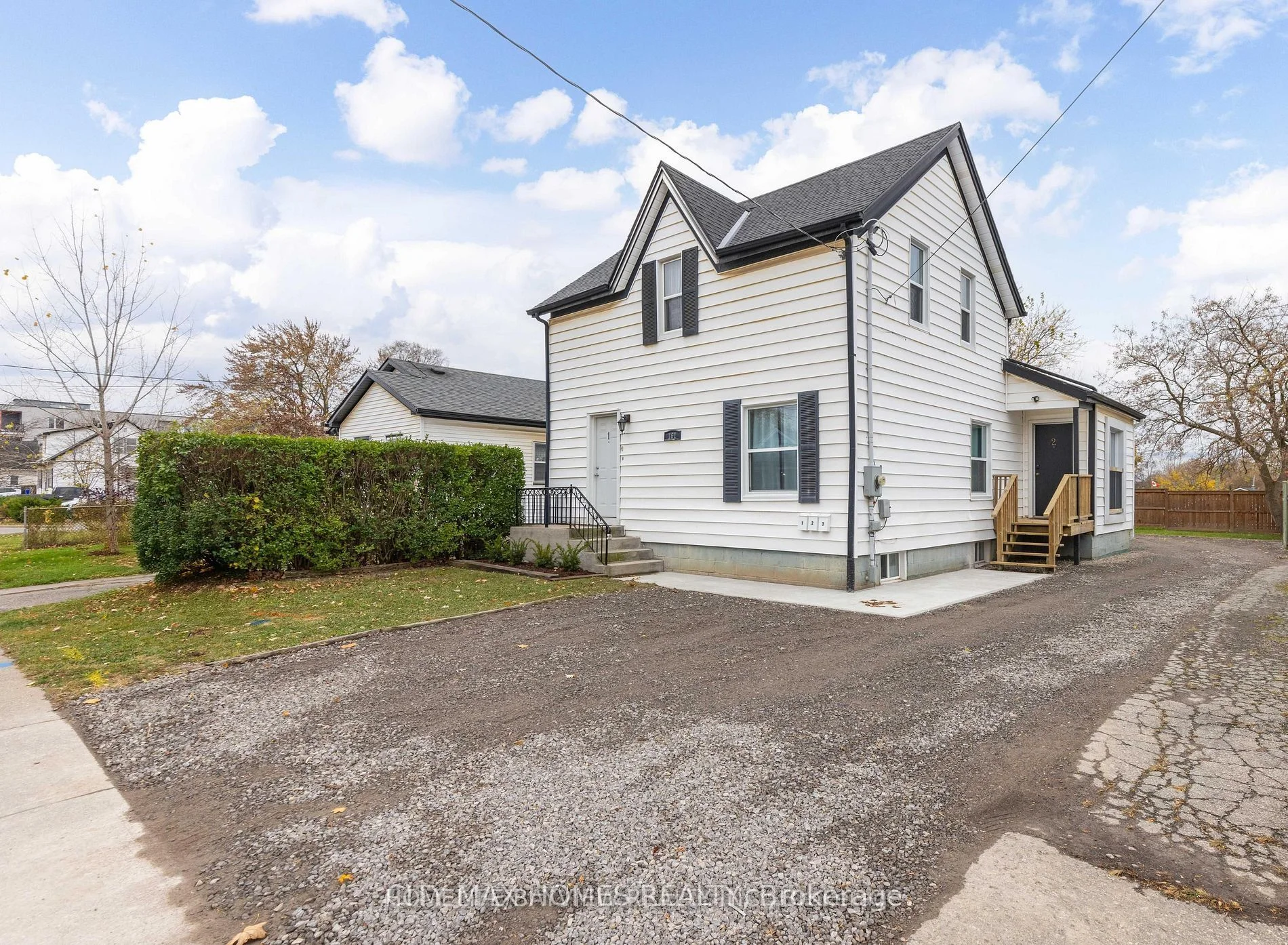 Triplex in St. Catharines