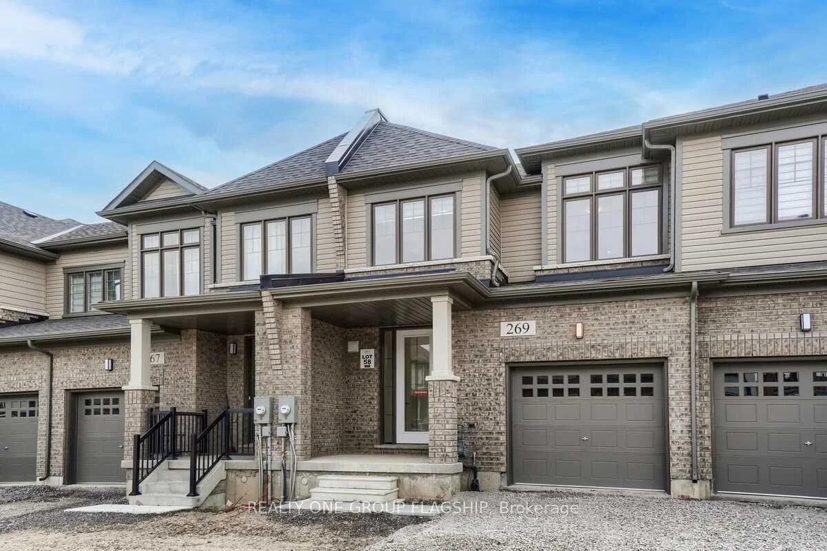 Att/Row/Townhouse in Hamilton