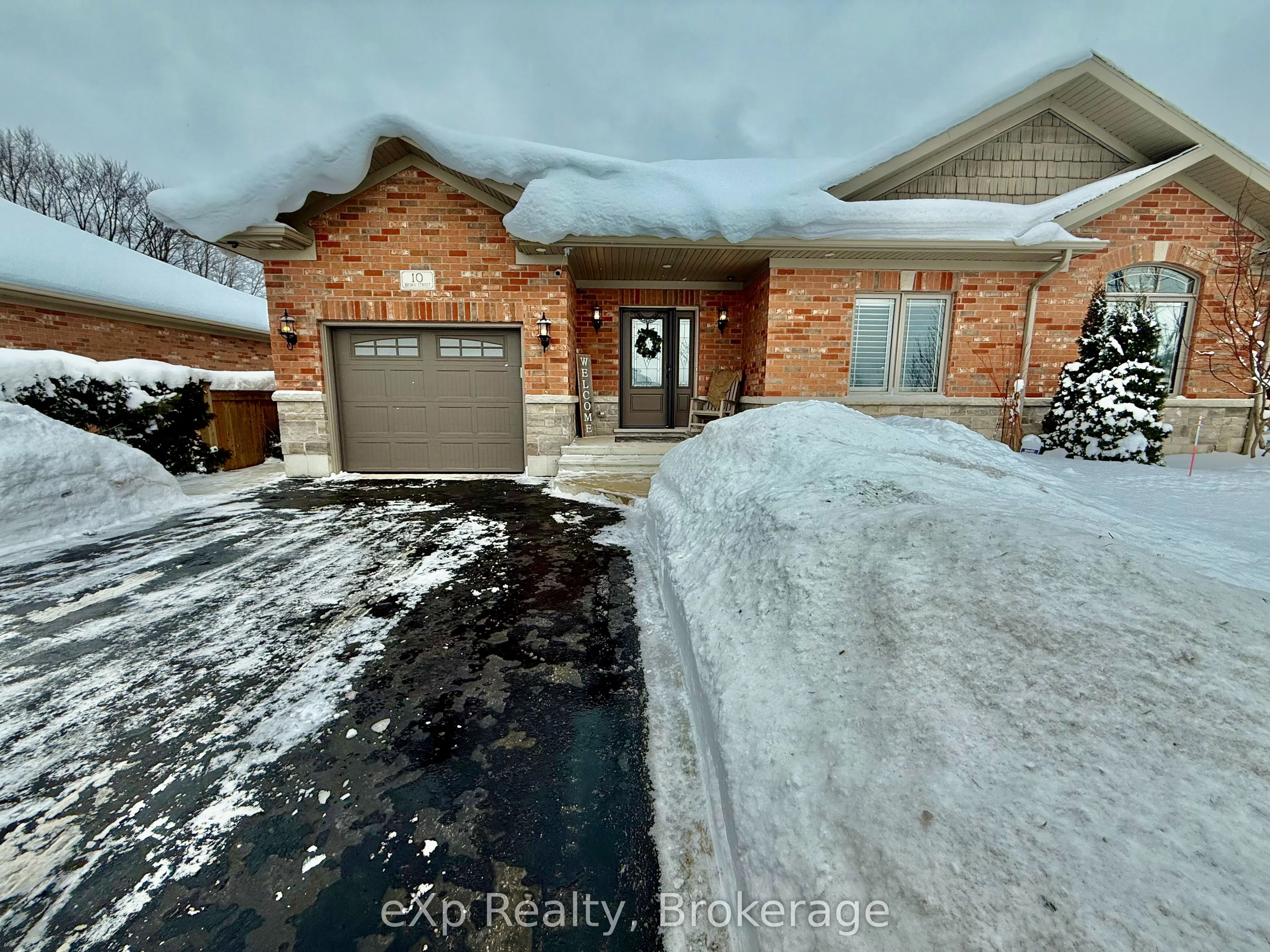 Semi-Detached in Minto