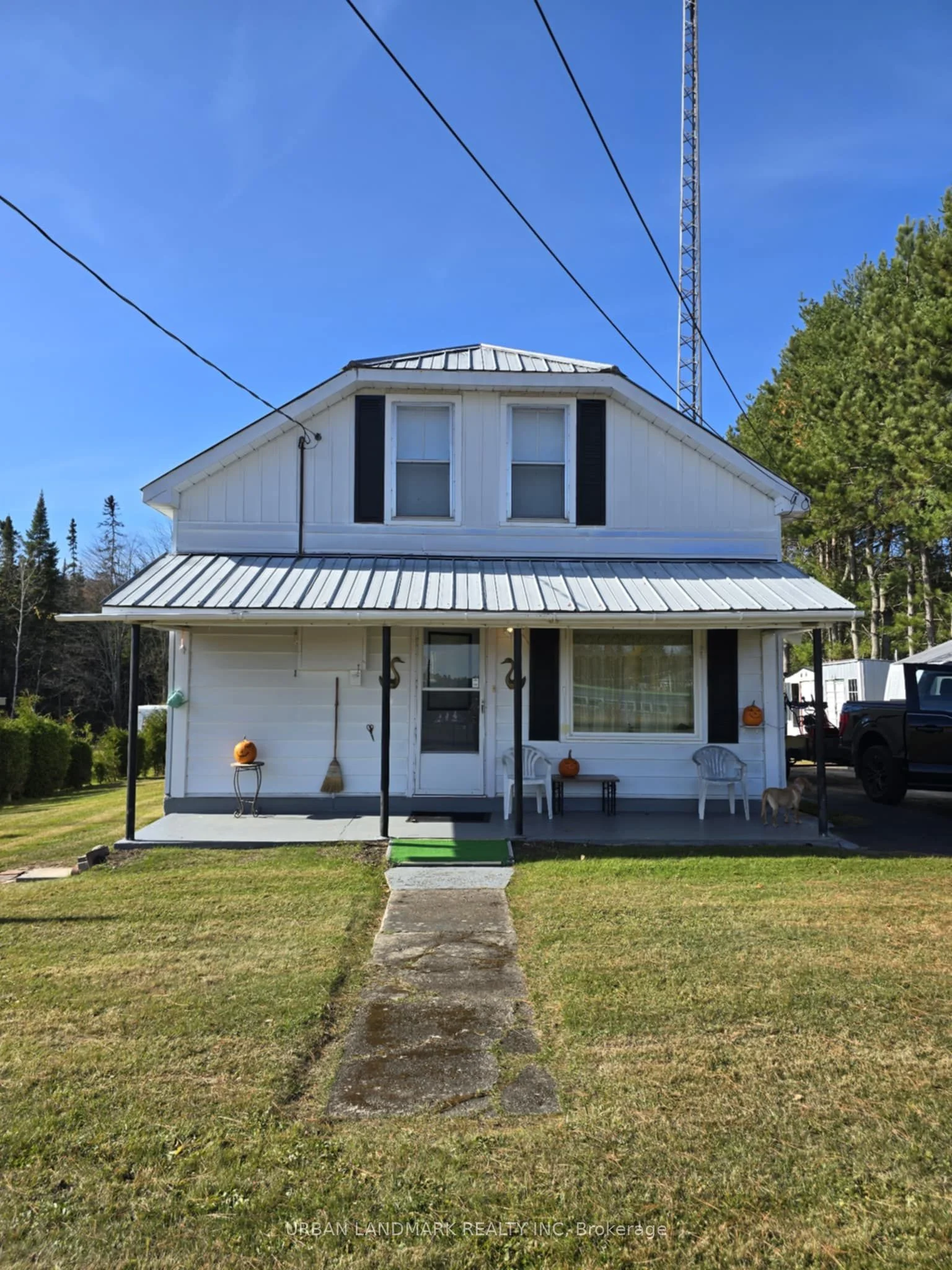 Detached in South Algonquin