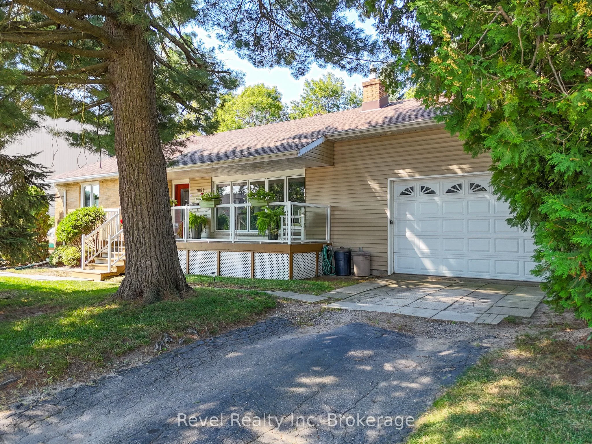 1061 Clarence Street, North Bay, On P1b 3w1
