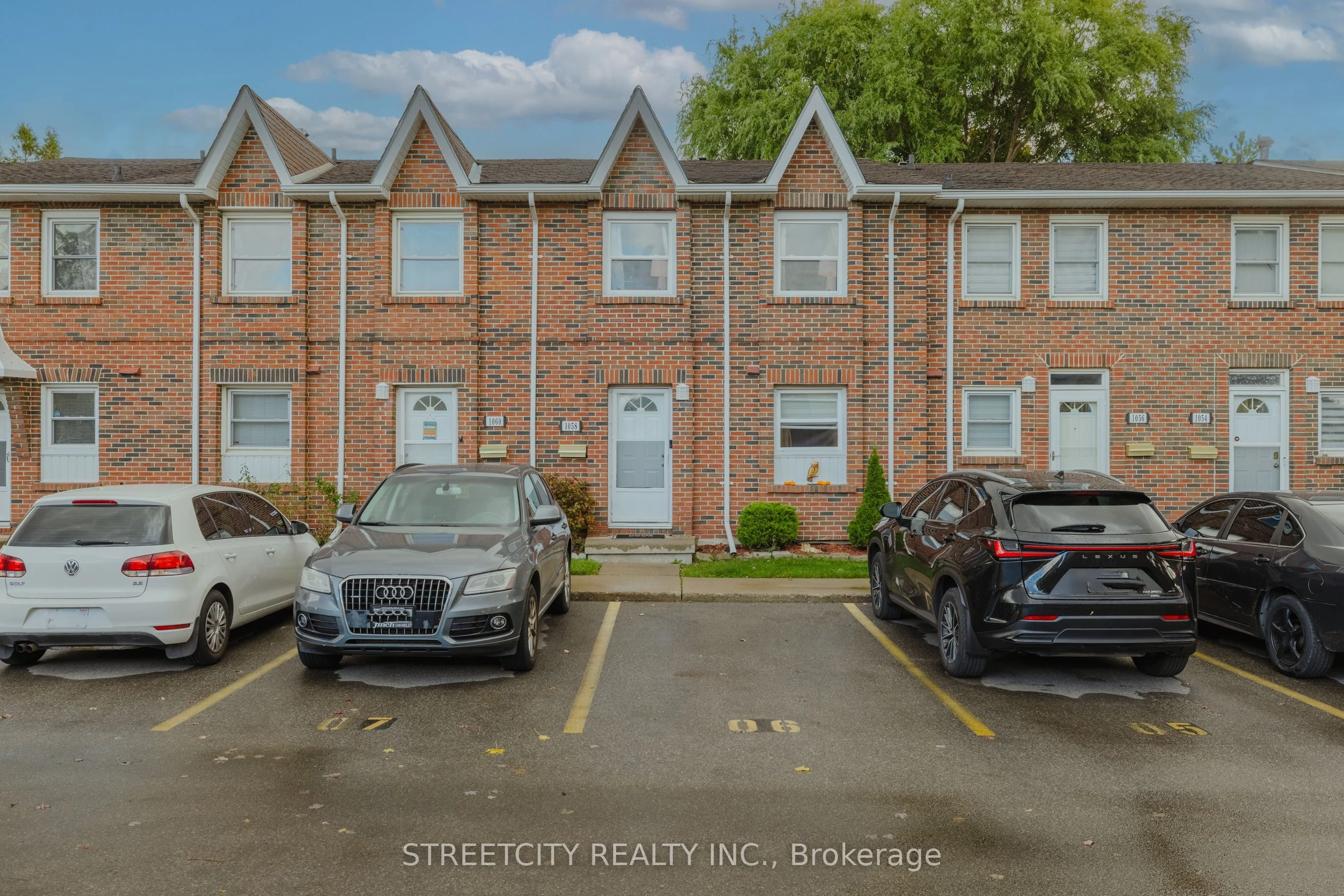 Condo Townhouse in London South