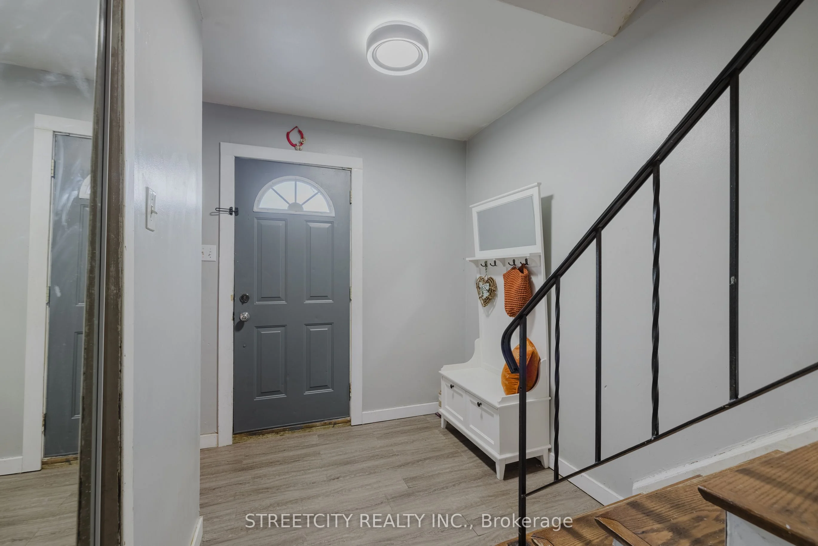 1058 Southdale Road E, London South, ON N6E 1B2