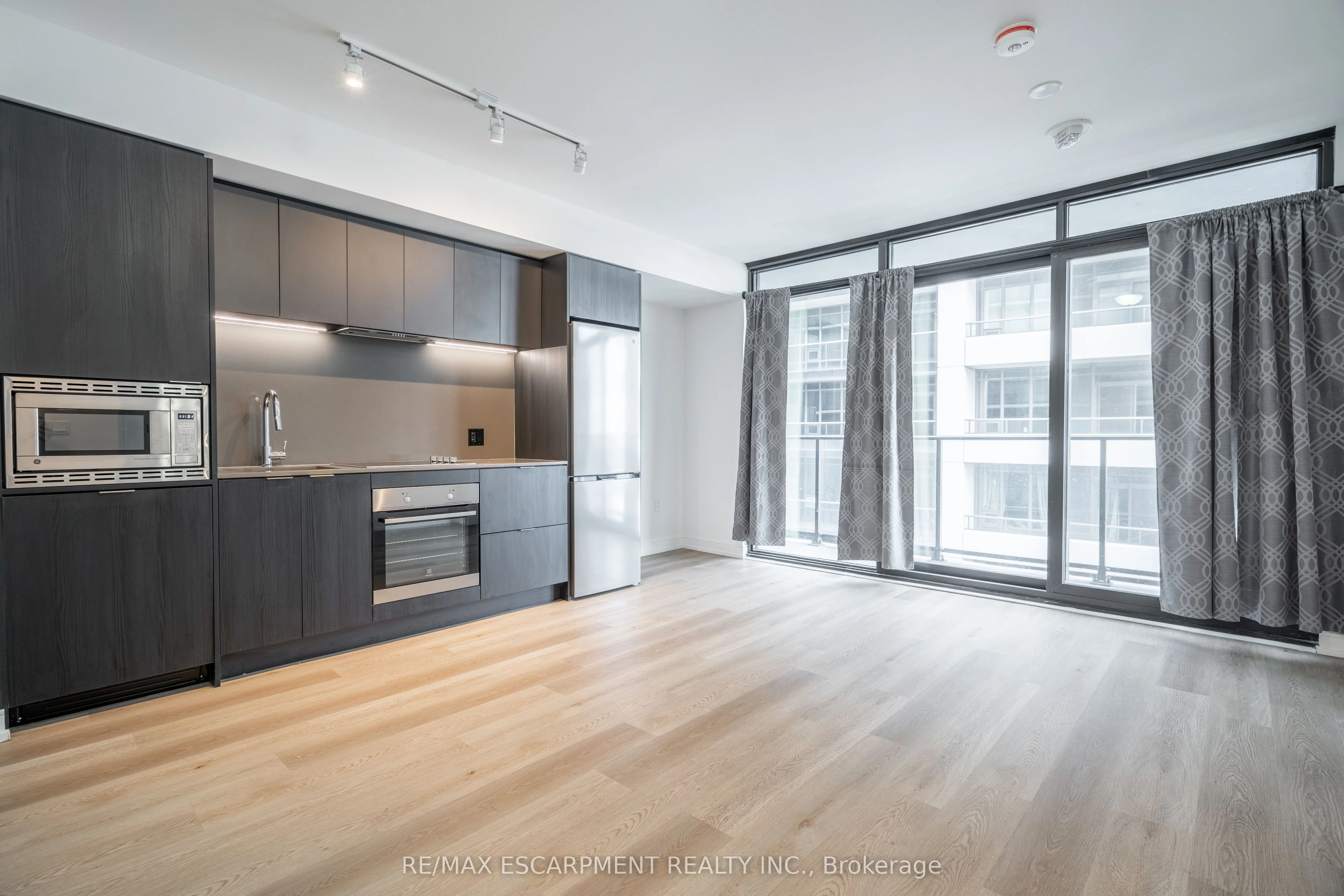 1 JARVIS Street 1219, Hamilton, ON L8R 3J2