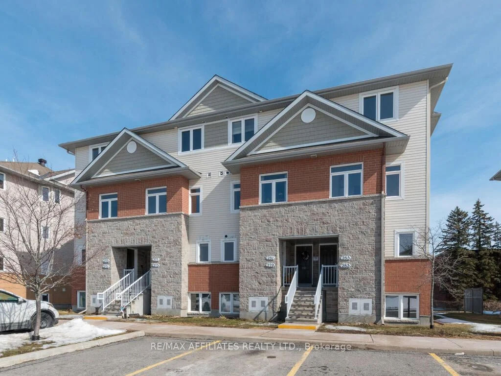 Condo Townhouse in North Grenville