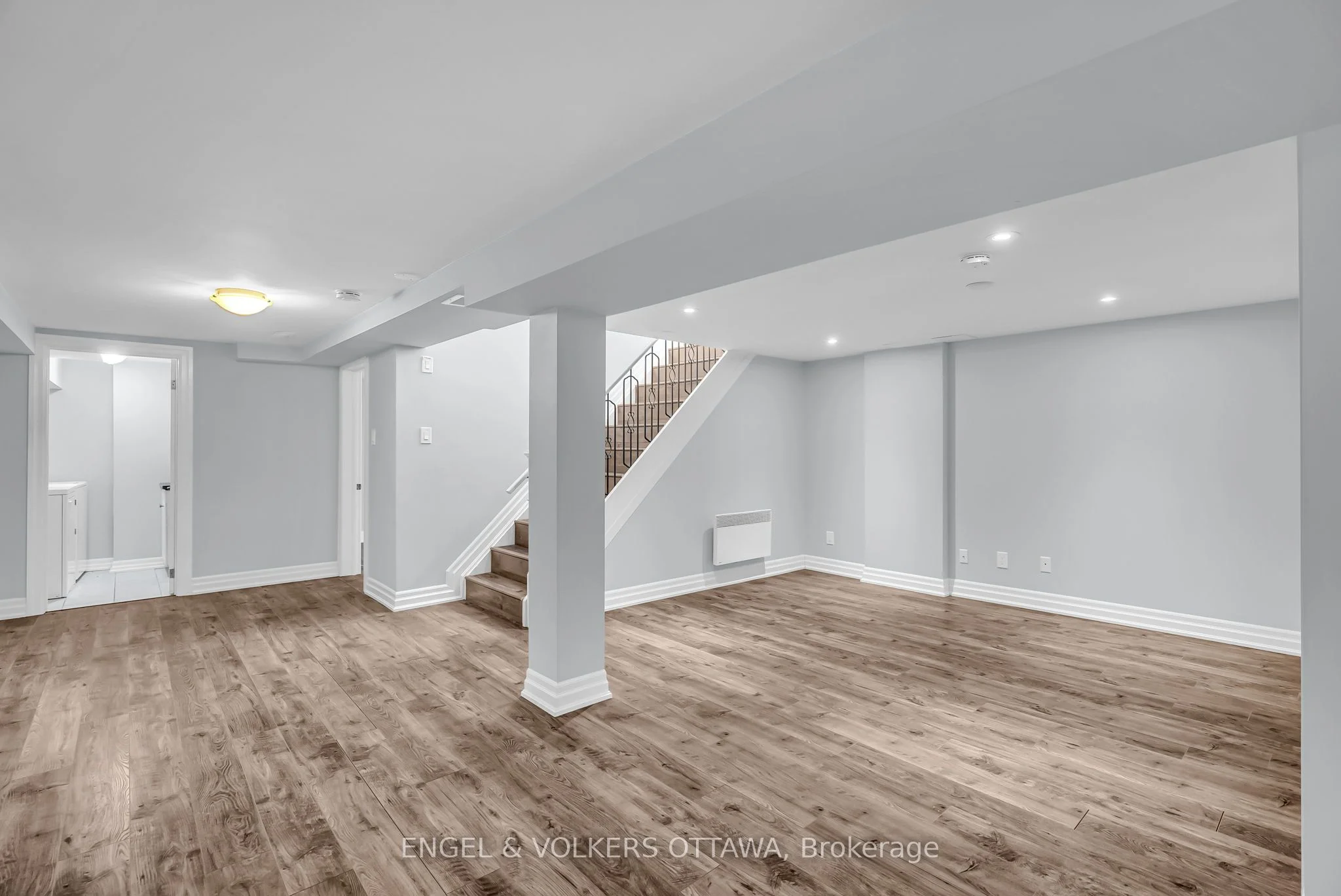 2966 Richmond Road B, Britannia Heights - Queensway Terrace N and Area, ON K2B 6S7
