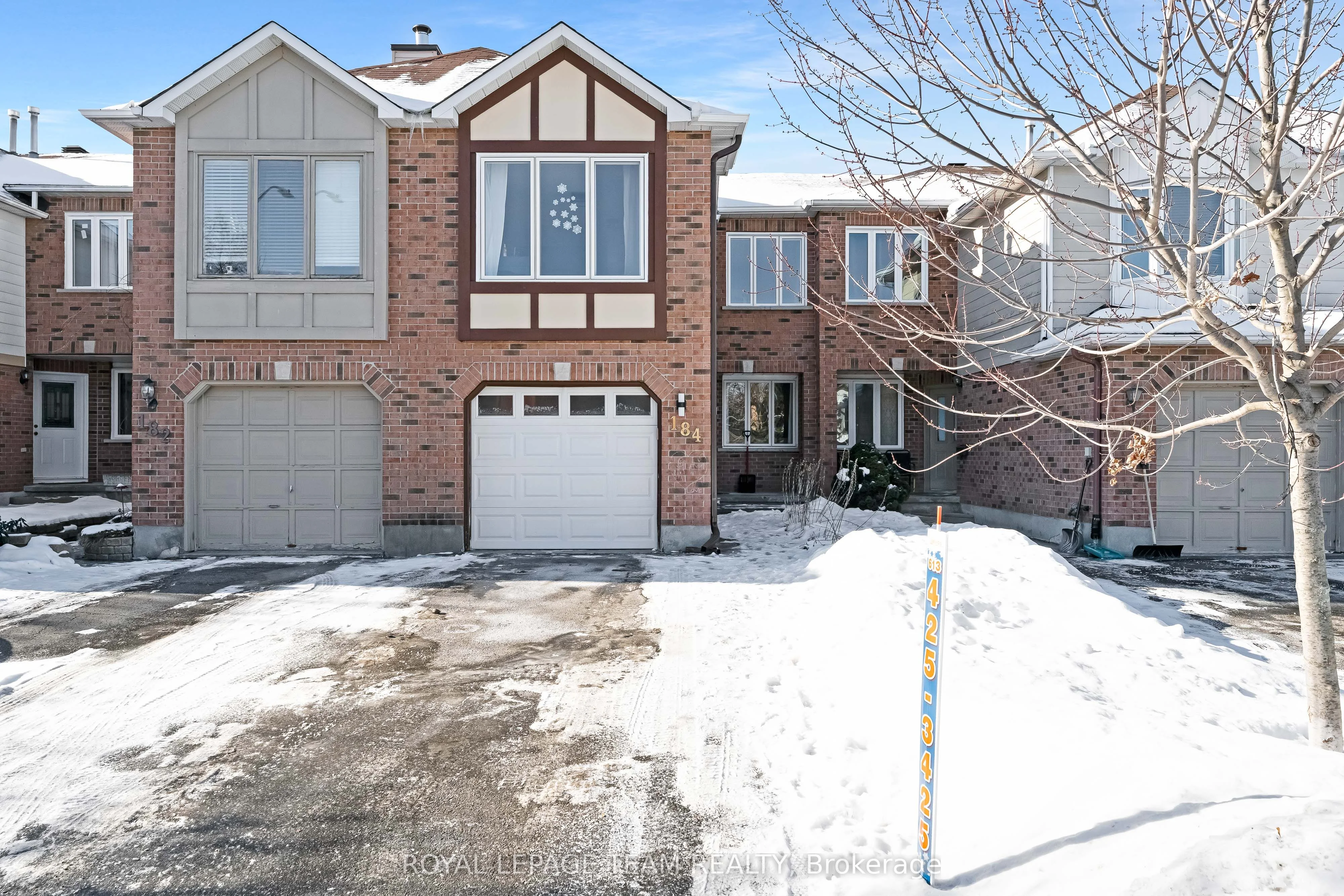 Att/Row/Townhouse in Hunt Club - South Keys and Area