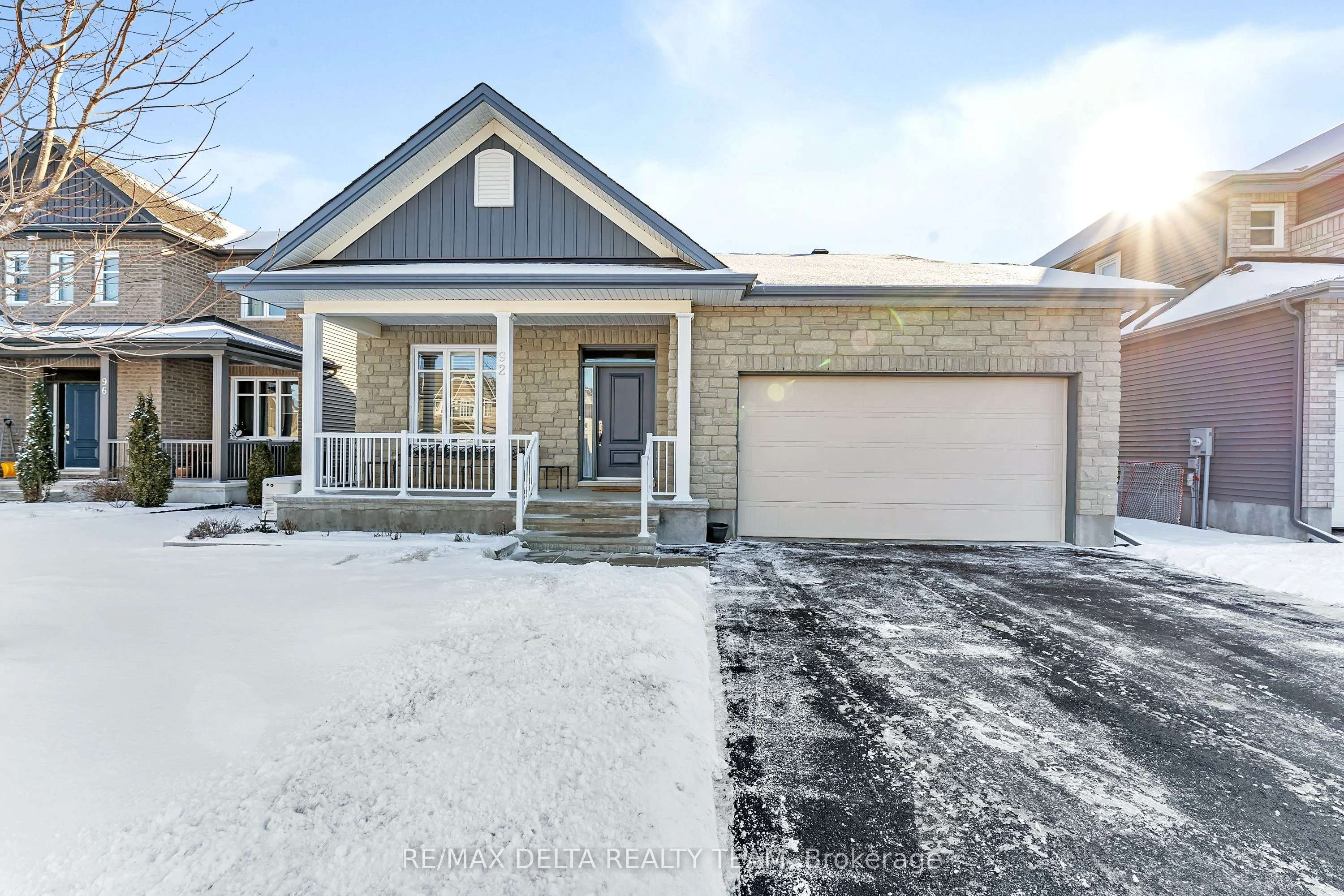 Detached in Russell
