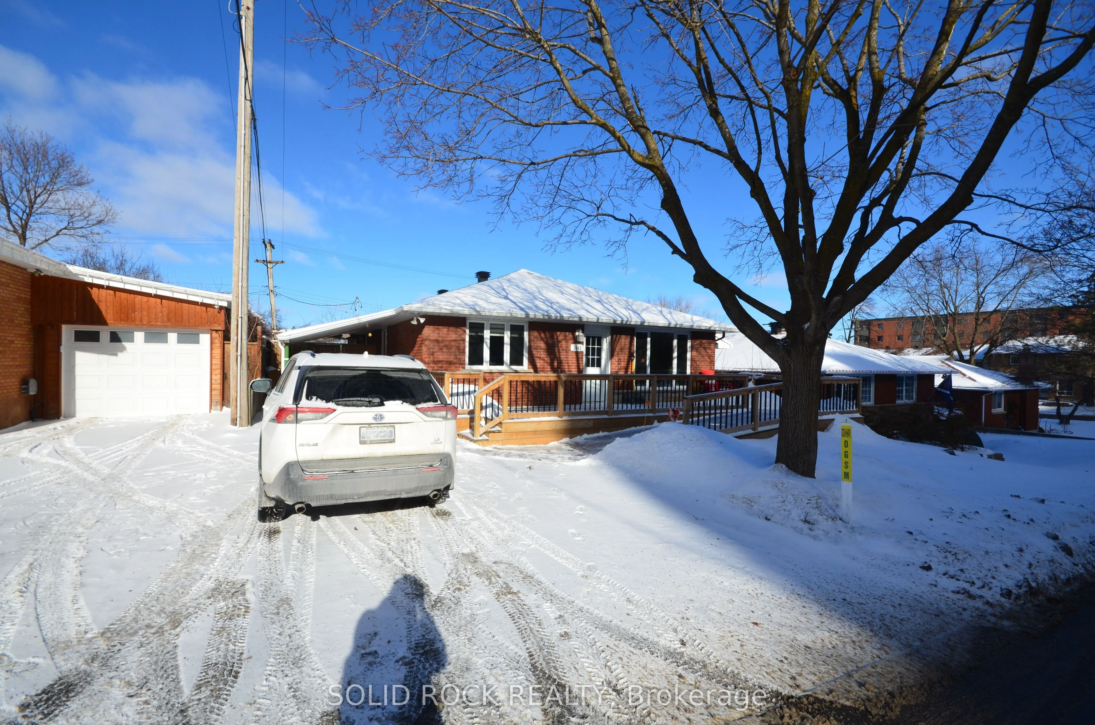 1441 Edgecliffe Avenue B, Carlington - Central Park, On K1z 8g2
