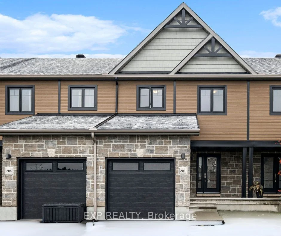 Att/Row/Townhouse in Russell
