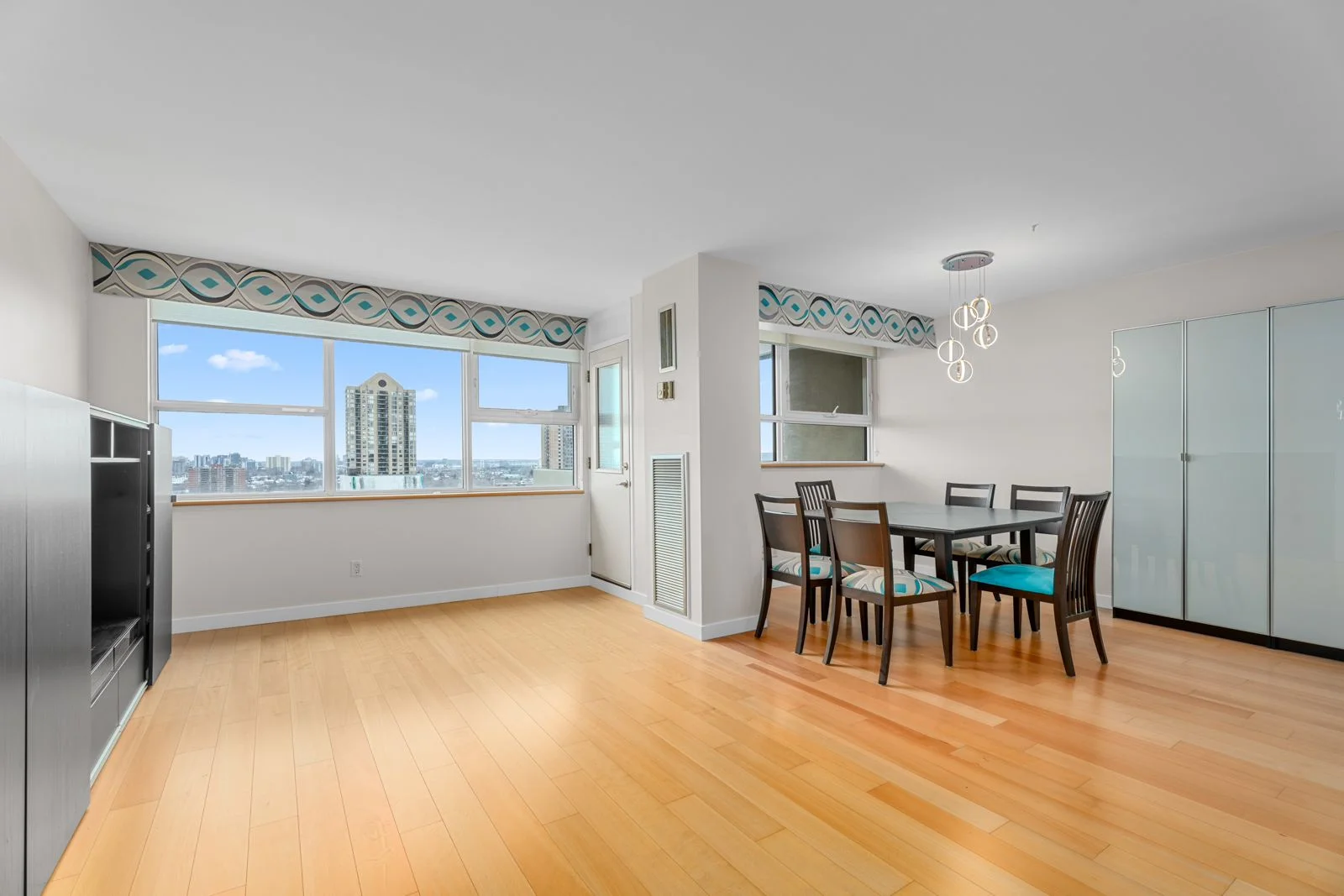 555 Brittany Drive 1203, Manor Park - Cardinal Glen And Area, On K1k 4c5