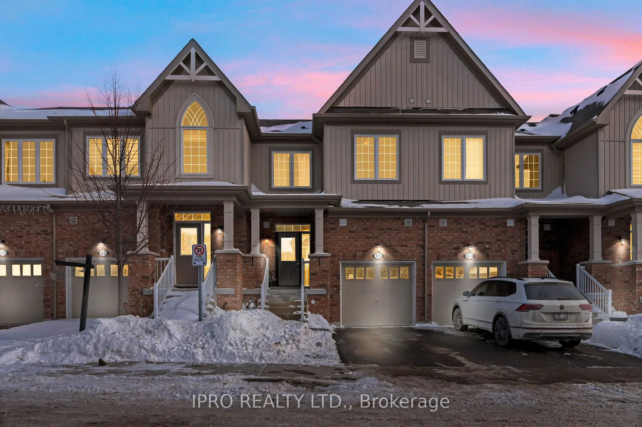 Att/Row/Townhouse in East Luther Grand Valley