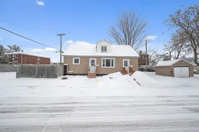 694 De L'eglise Street, Vanier And Kingsview Park, On K1k 3m3