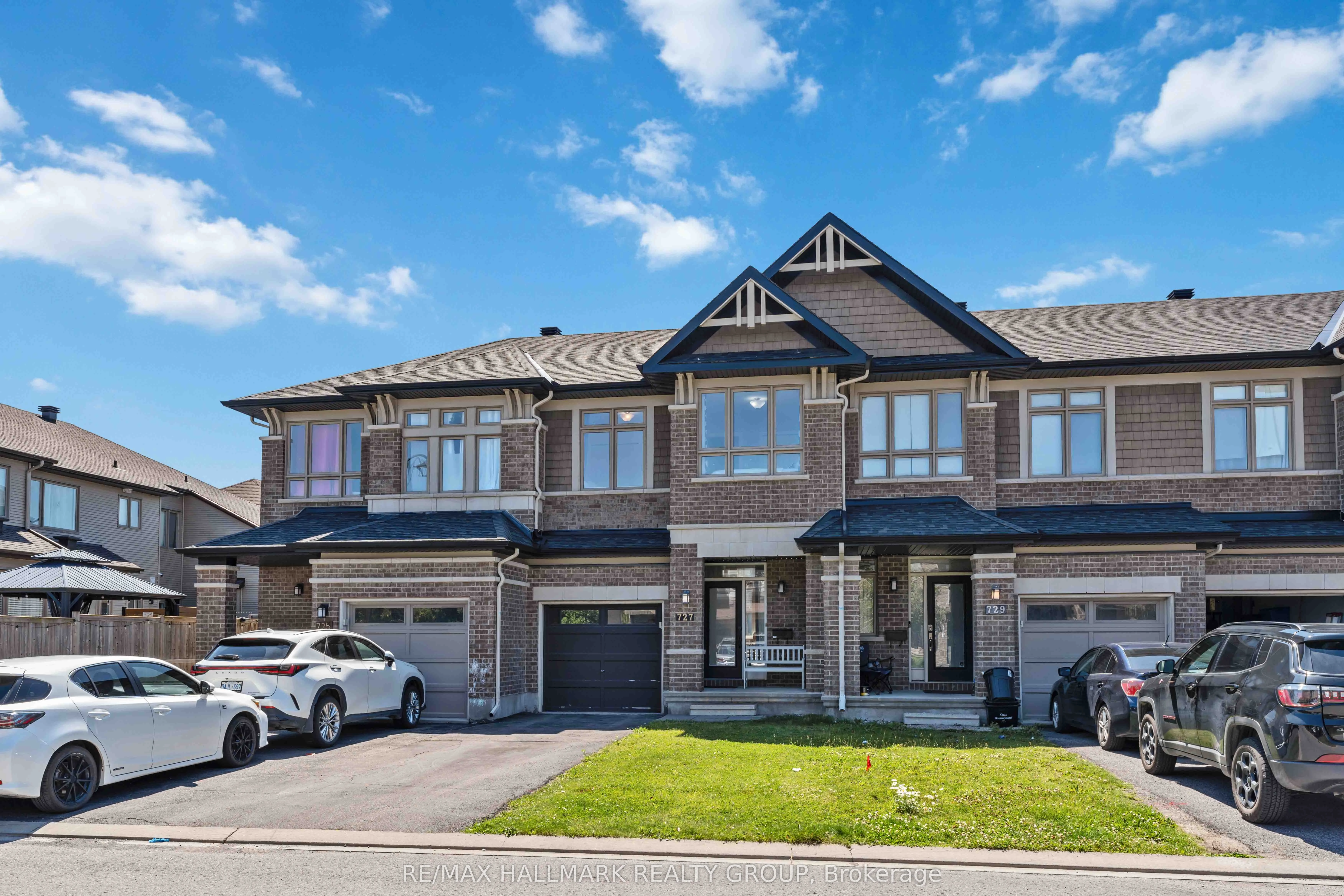 Att/Row/Townhouse in Orleans - Convent Glen and Area