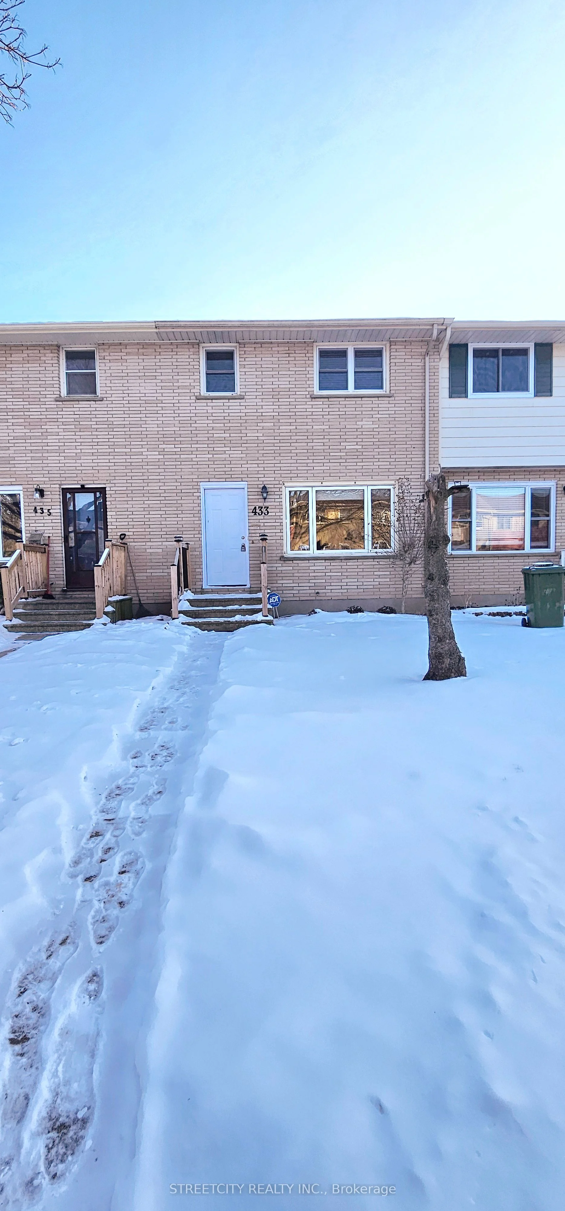 Att/Row/Townhouse in St. Thomas