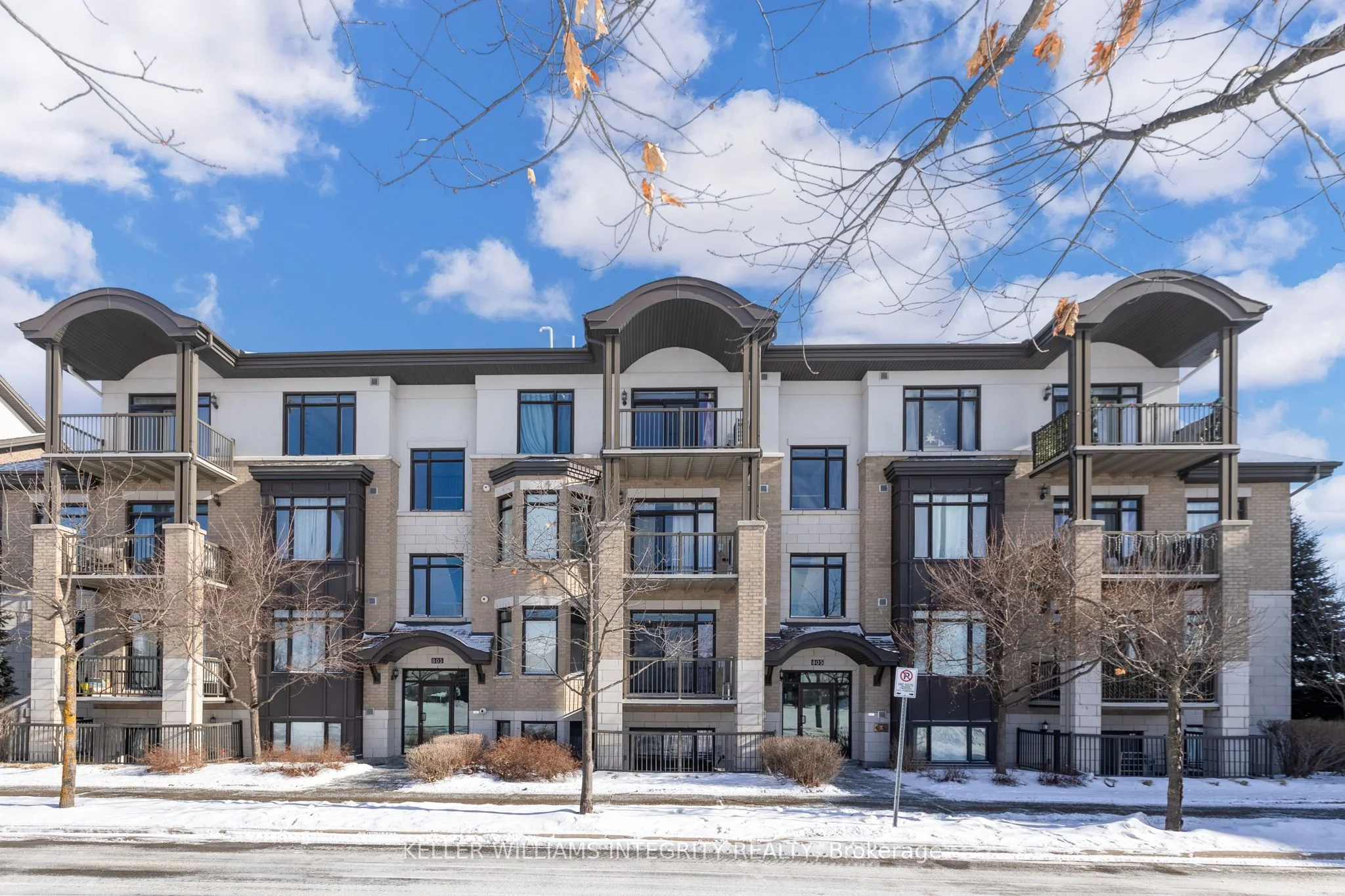 Condo Apartment in Cyrville - Carson Grove - Pineview