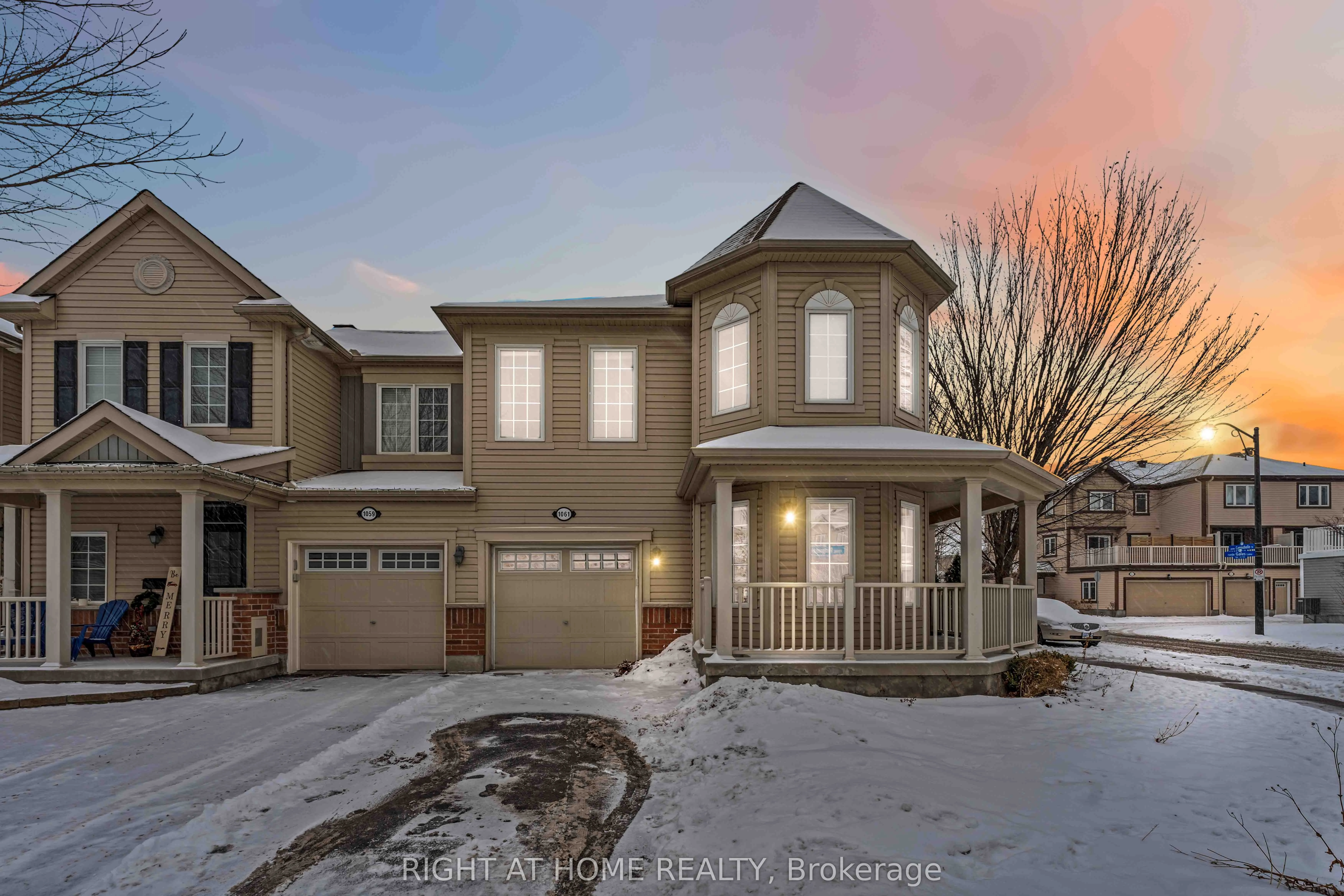 Att/Row/Townhouse in Stittsville - Munster - Richmond