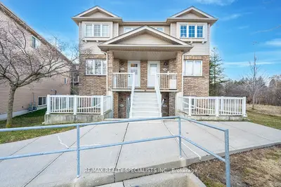 Condo Townhouse in Kitchener