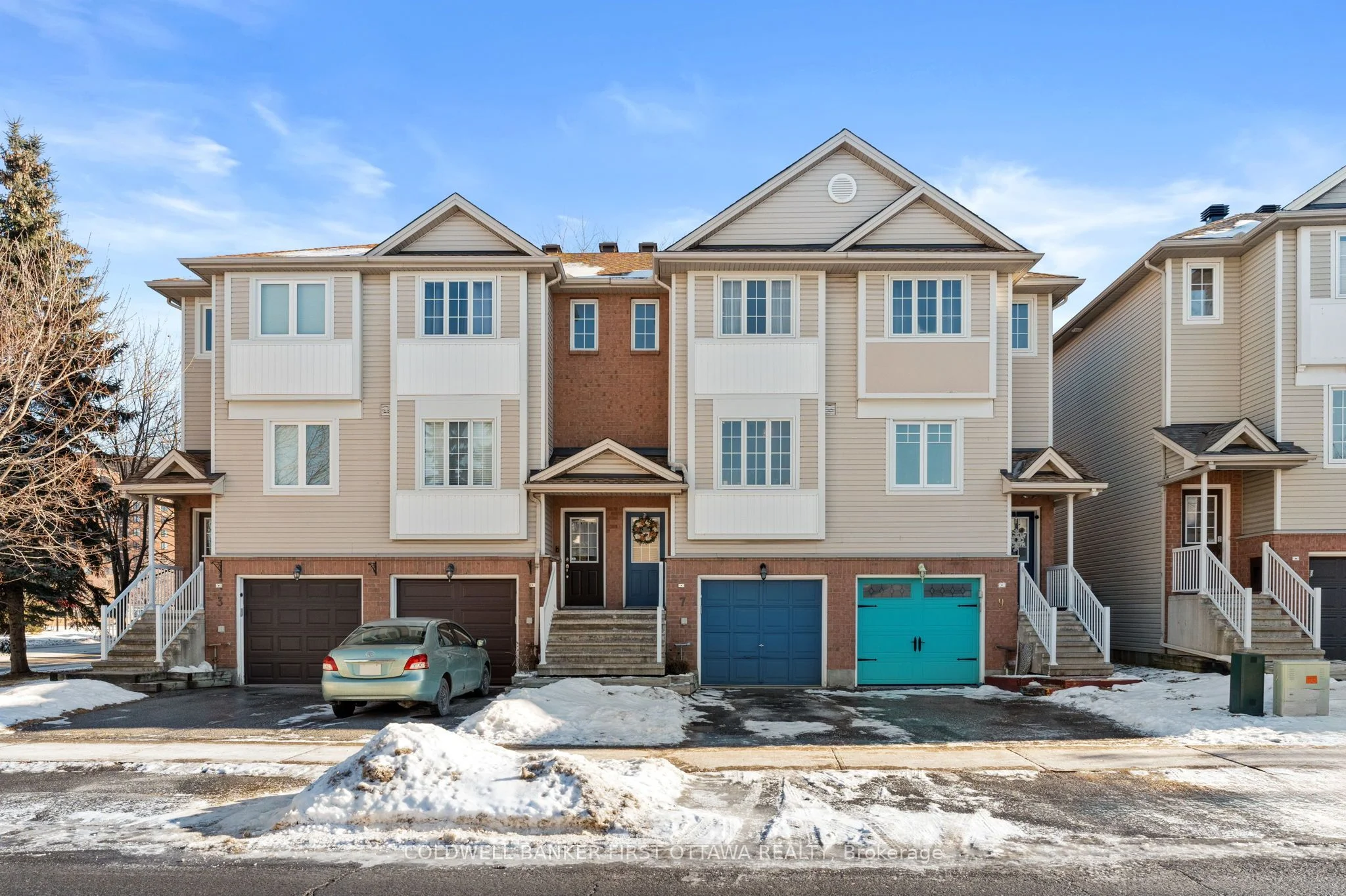 Att/Row/Townhouse in Carlington - Central Park