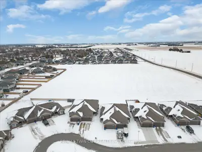 Att/Row/Townhouse in Chatham-Kent