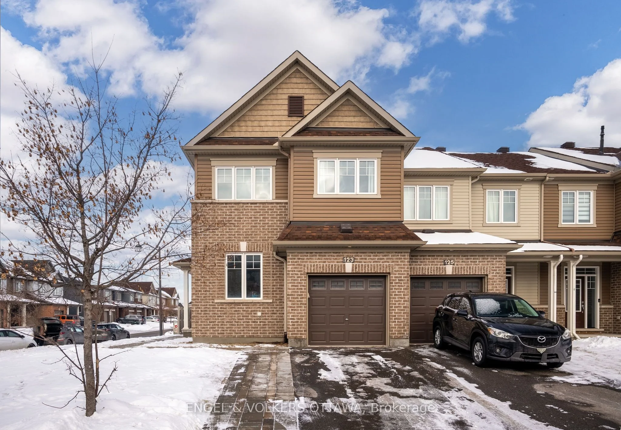 Att/Row/Townhouse in Orleans - Cumberland and Area