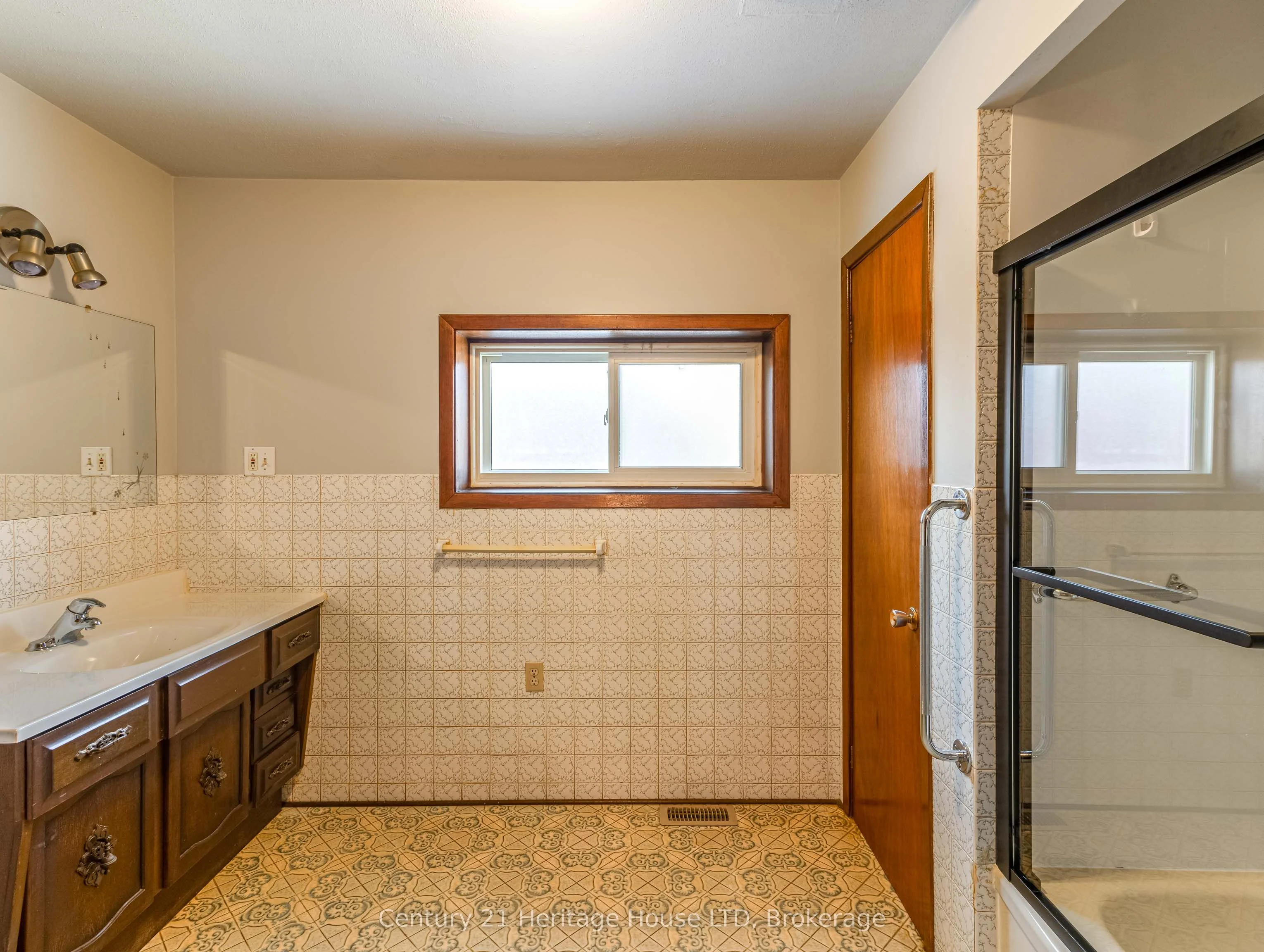 631 Peel Street, Woodstock, ON N4S 1K9