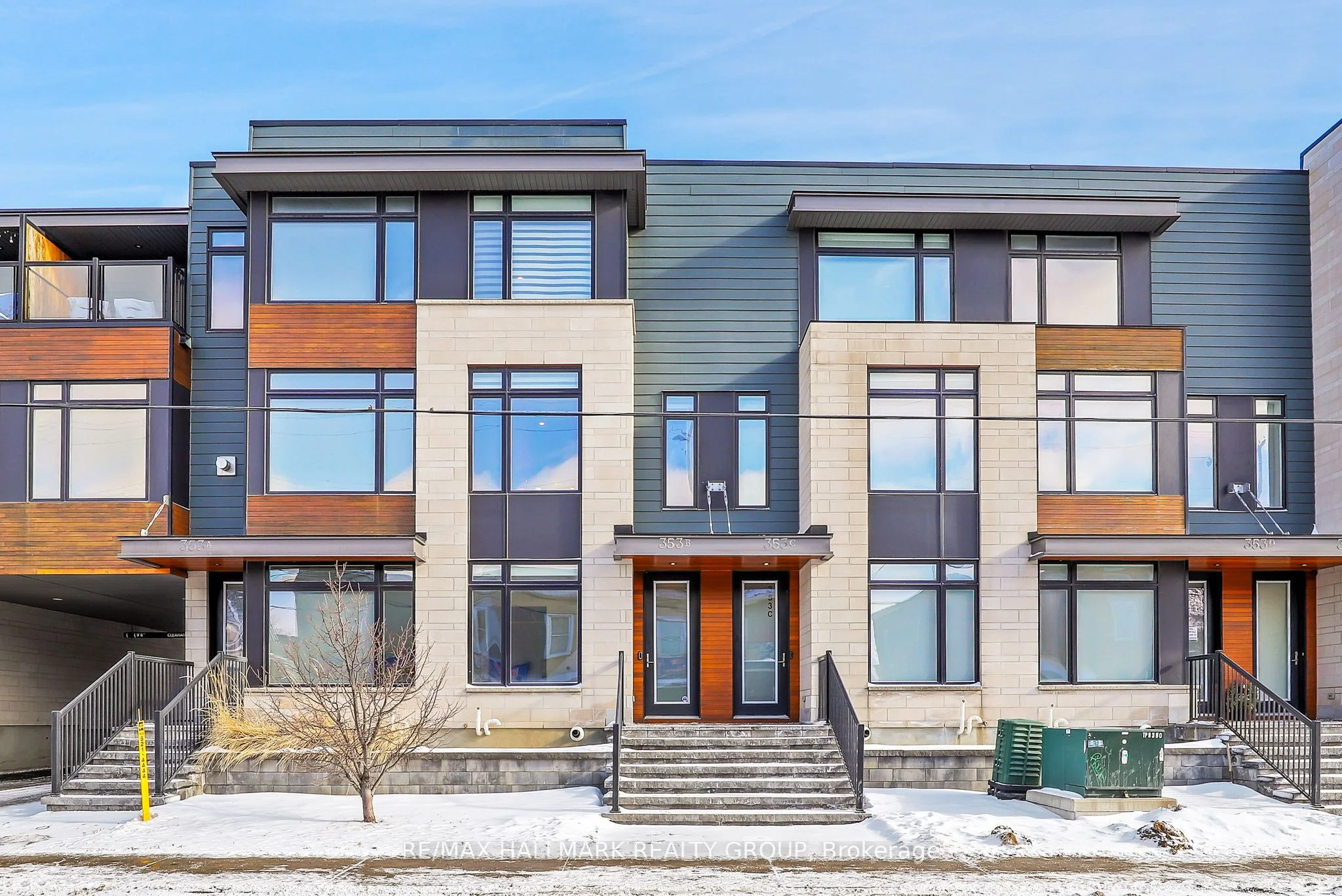 Att/Row/Townhouse in West Centre Town