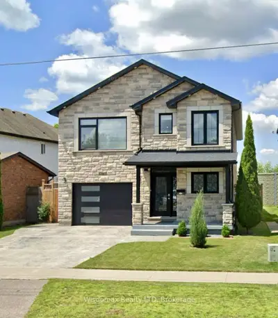 Detached in Niagara Falls