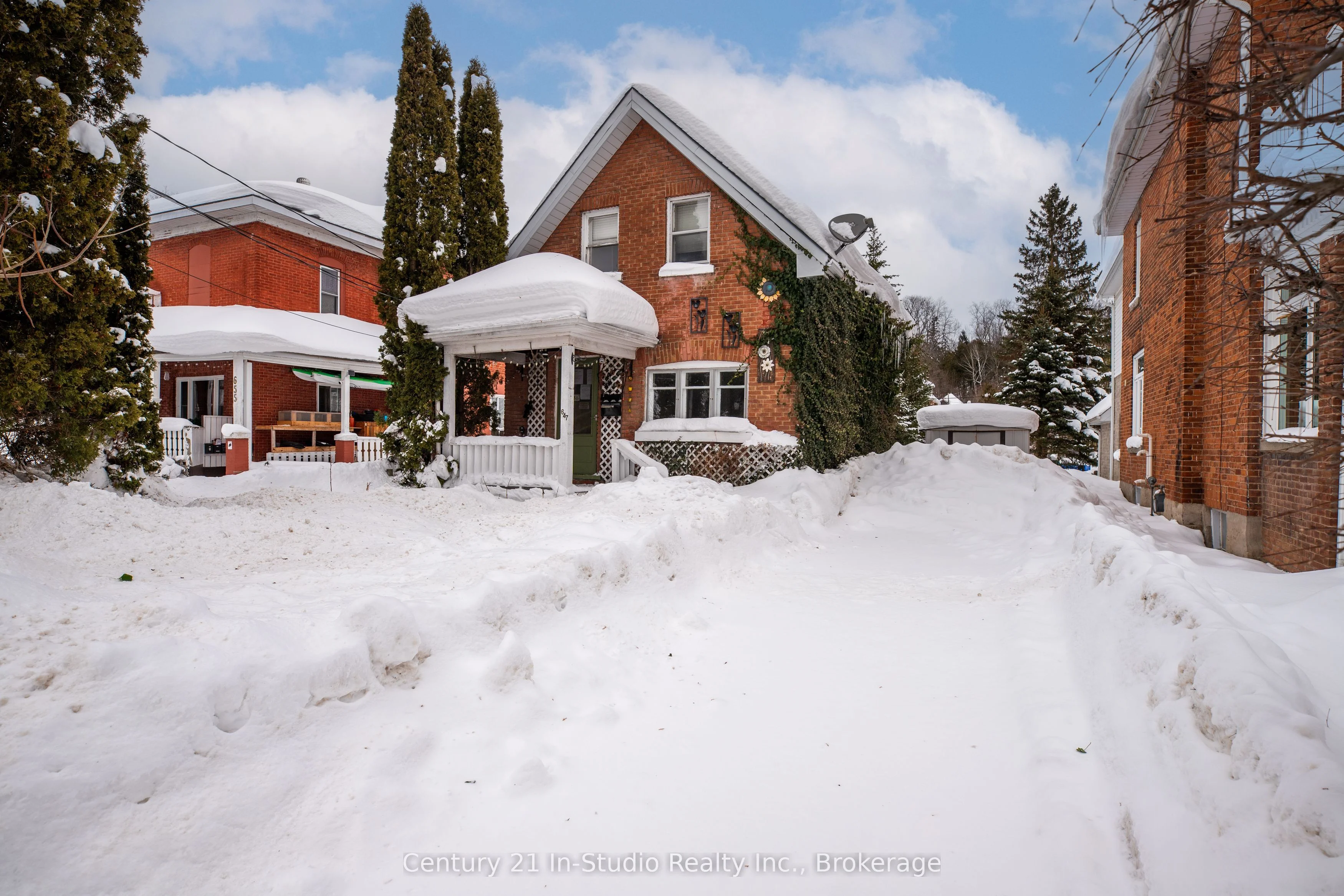 Detached in Owen Sound