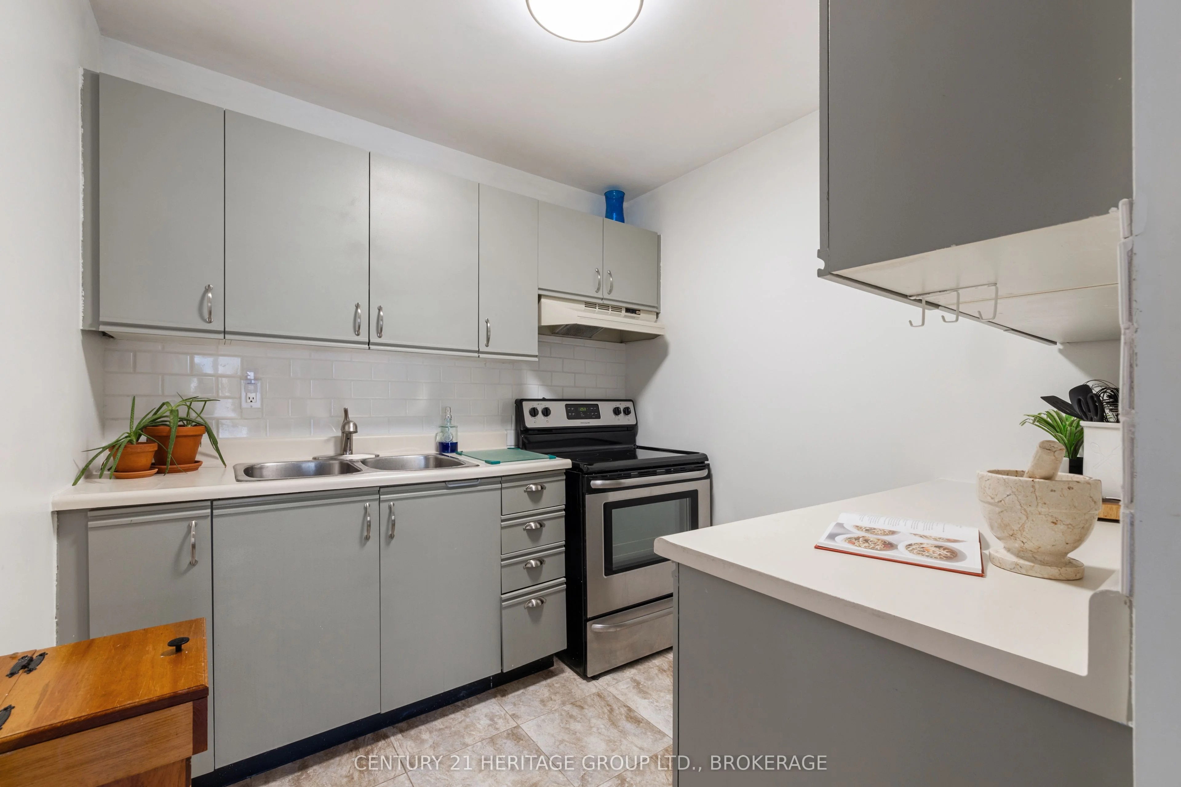 561 Armstrong Road 211, Kingston, ON K7M 8J9