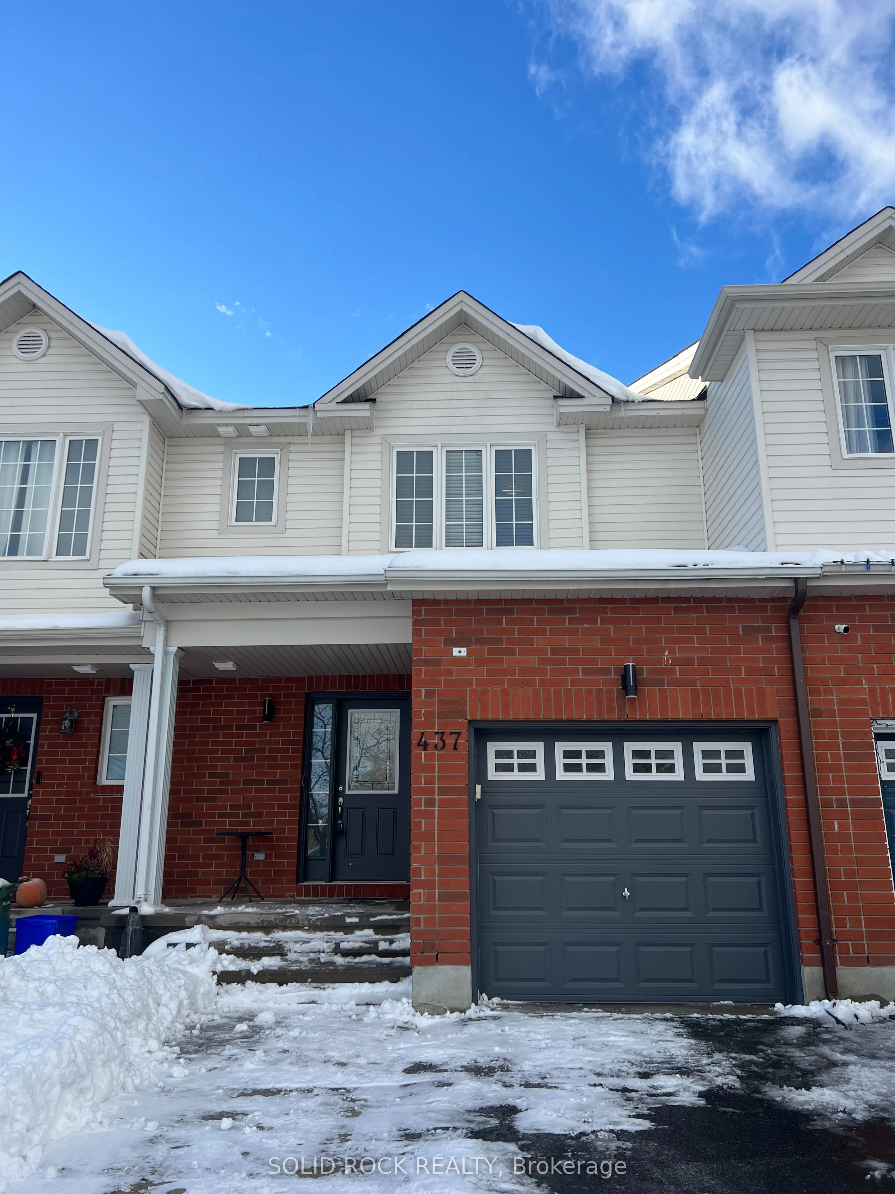 Att/Row/Townhouse in Kanata