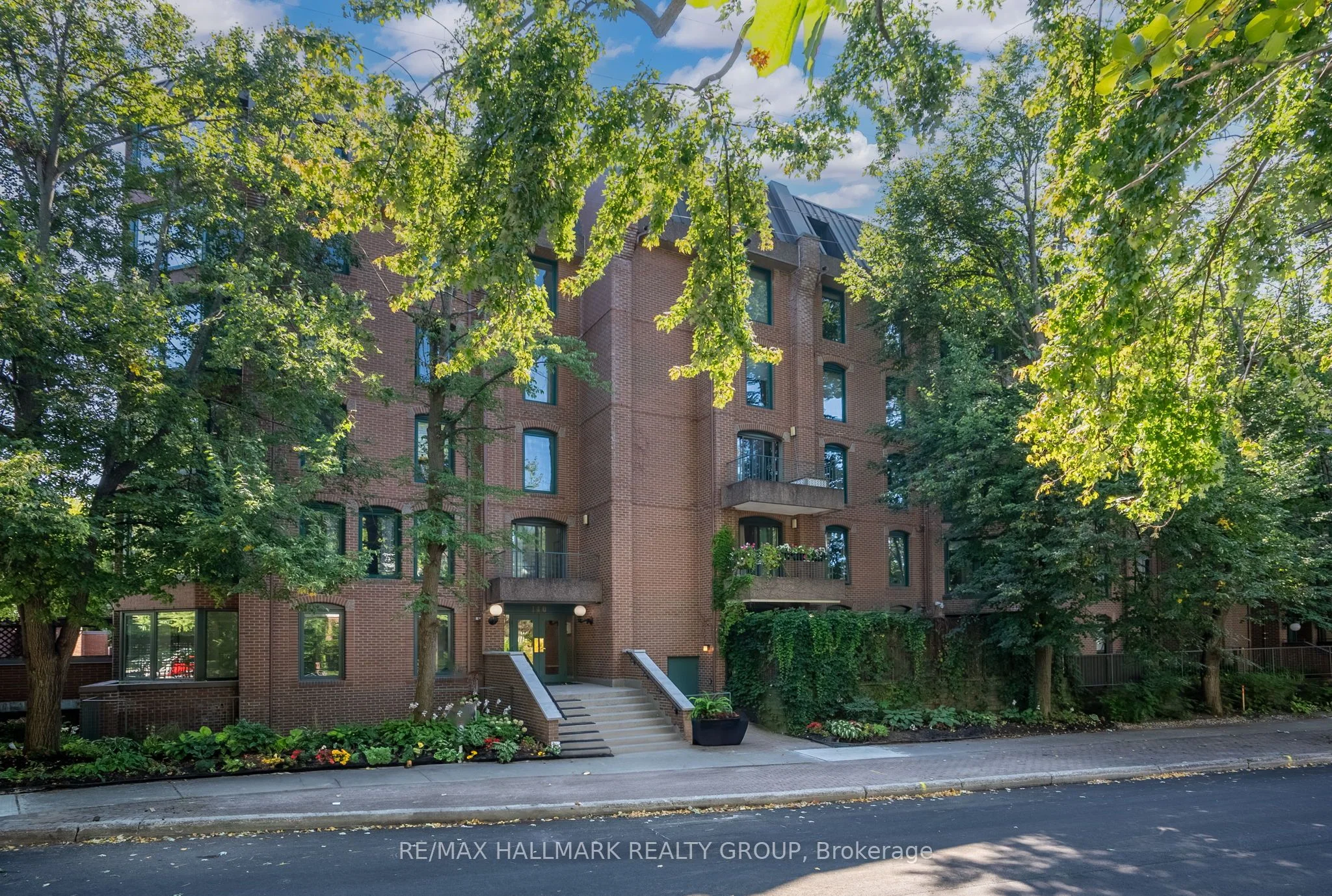 Condo Apartment in New Edinburgh - Lindenlea