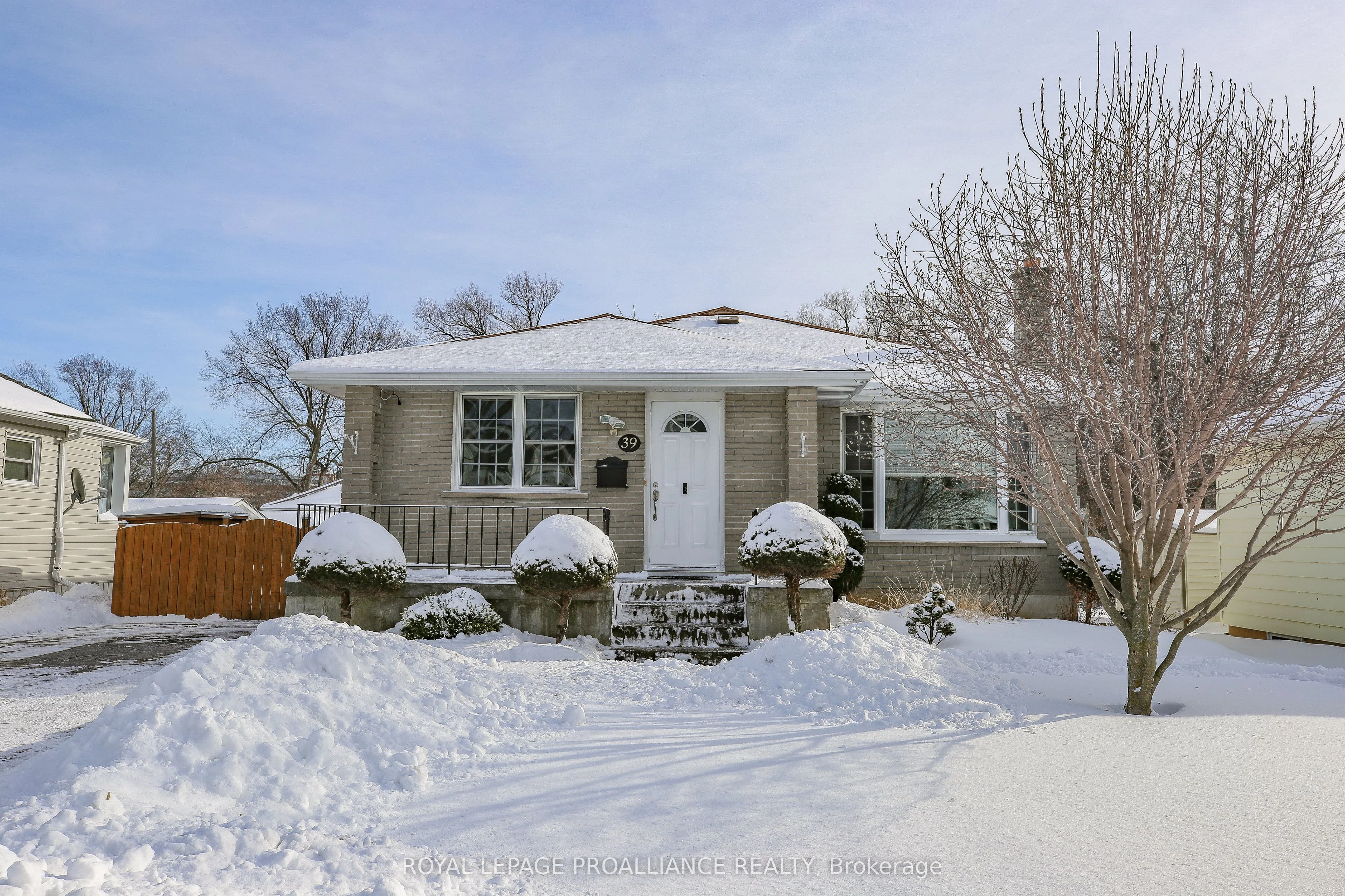 Detached in Brockville