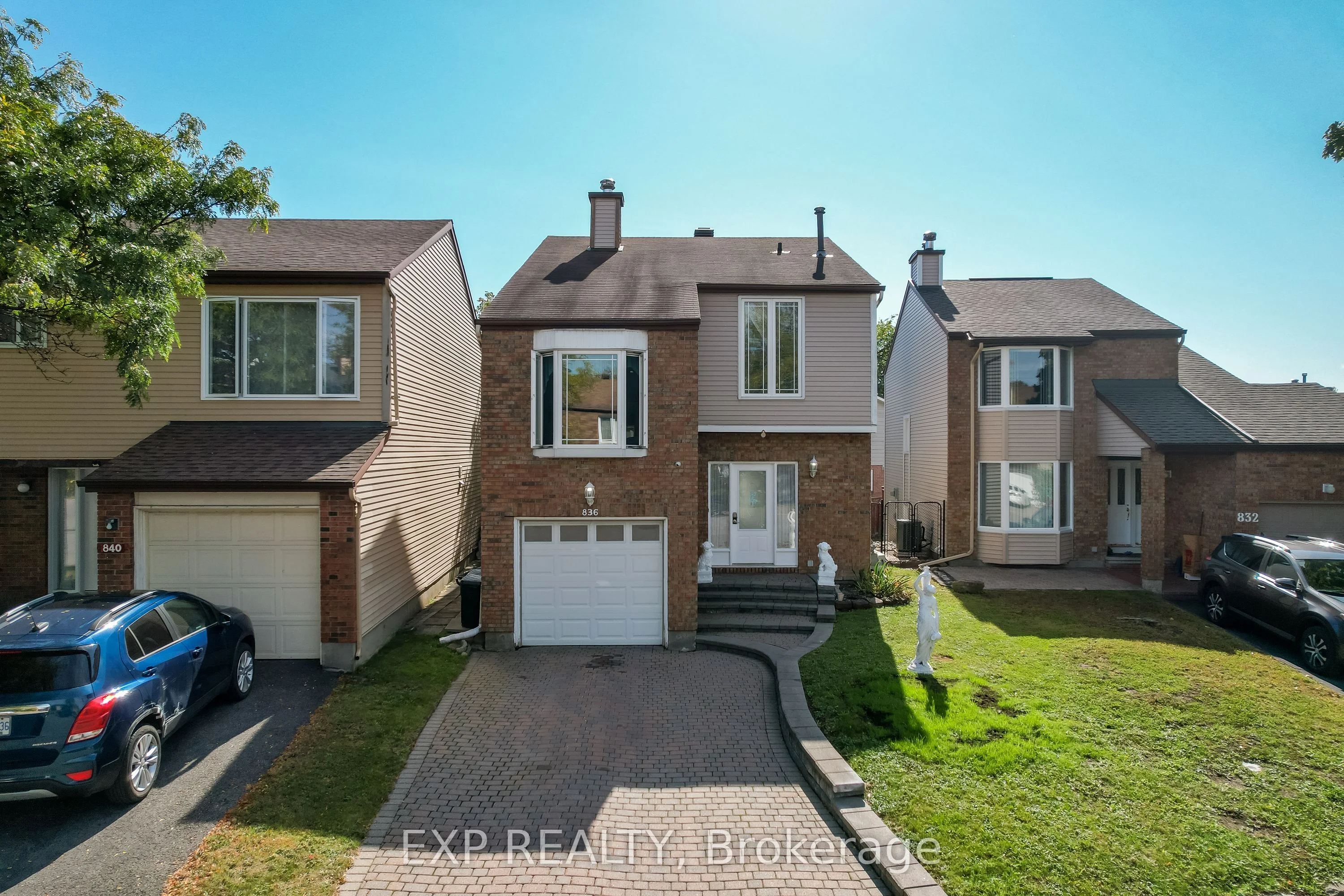 Detached in Britannia Heights - Queensway Terrace N and Area