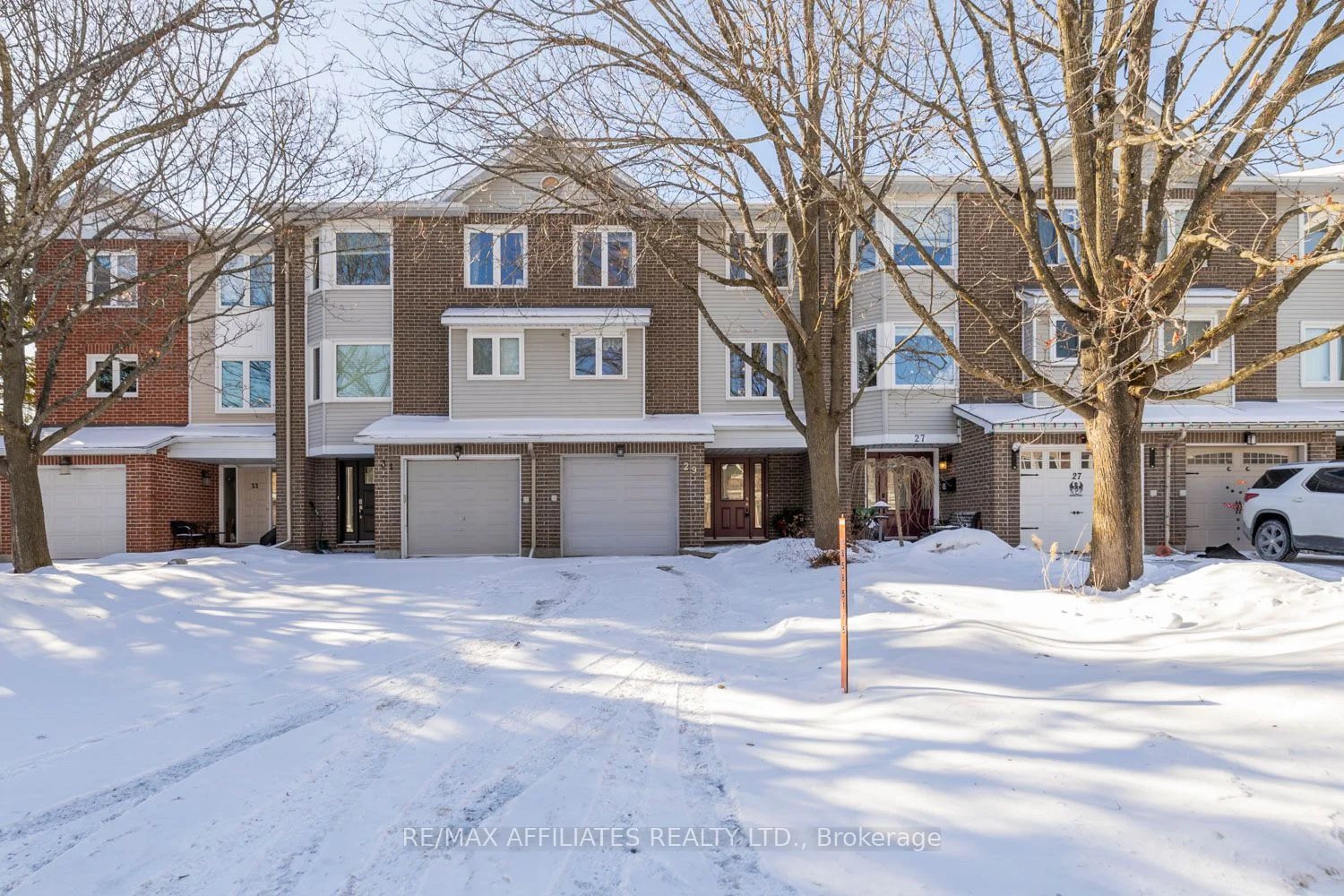 Att/Row/Townhouse in South of Baseline to Knoxdale