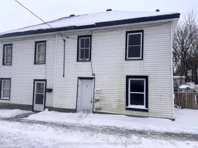 Duplex in Smiths Falls