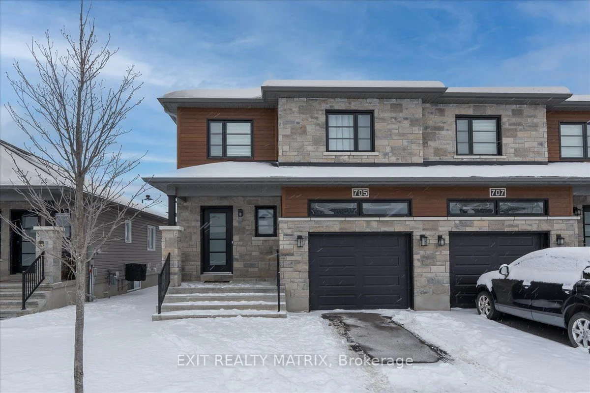 Semi-Detached in Russell