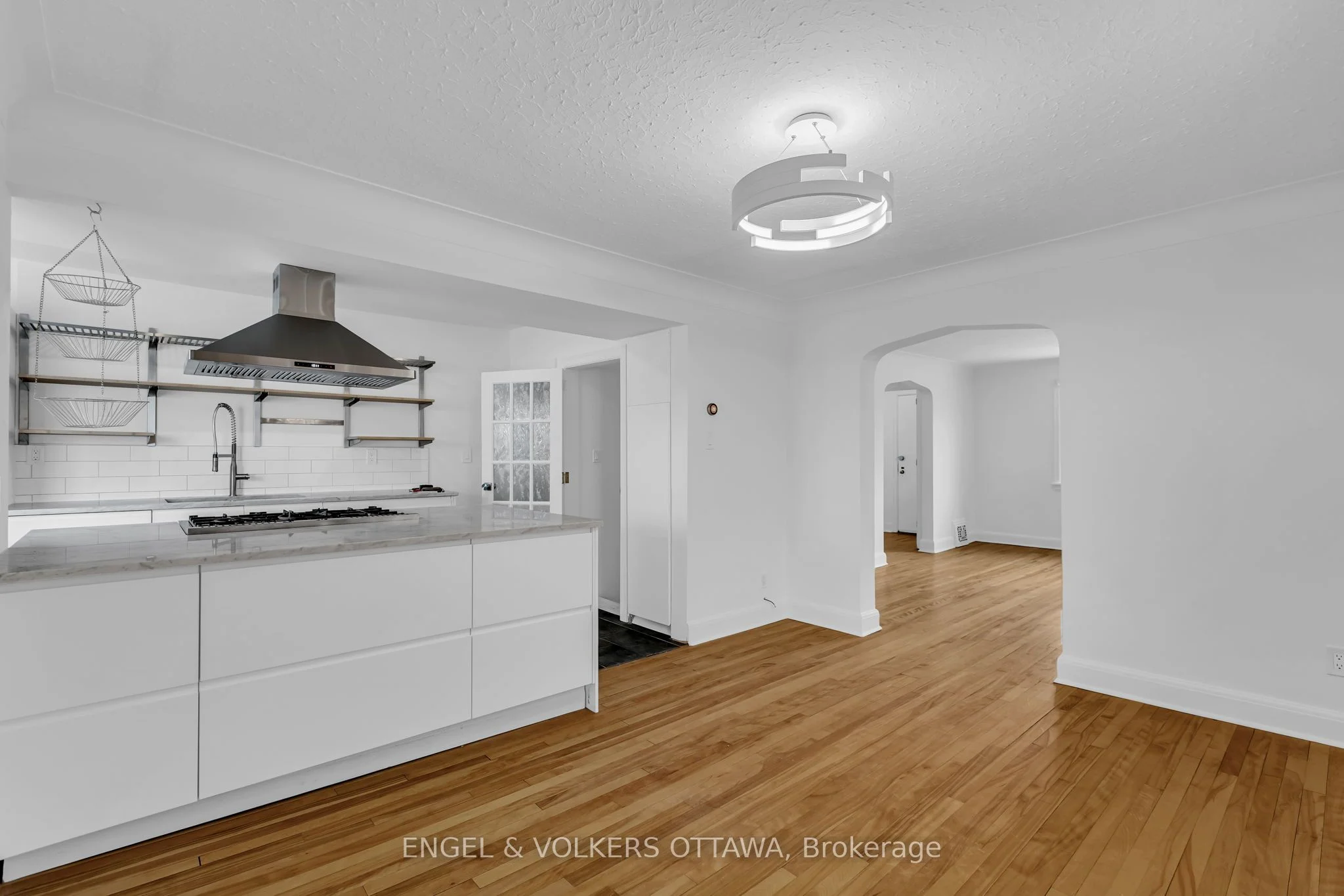 176 Breezehill Avenue N, West Centre Town, ON K1Y 2H9