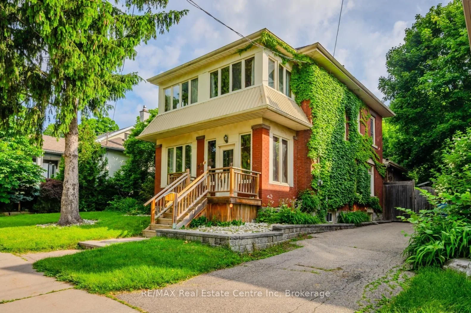 Detached in Guelph