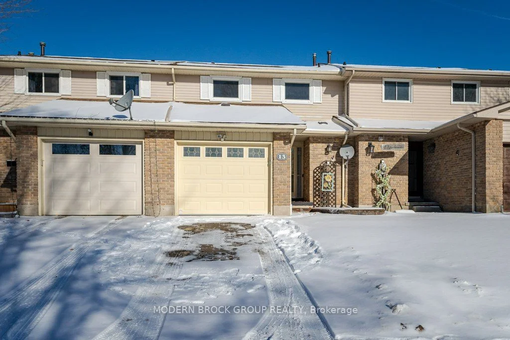Att/Row/Townhouse in Kingston