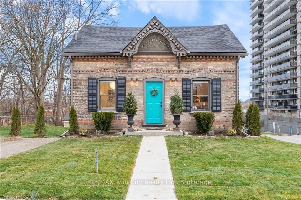 Detached in Brantford