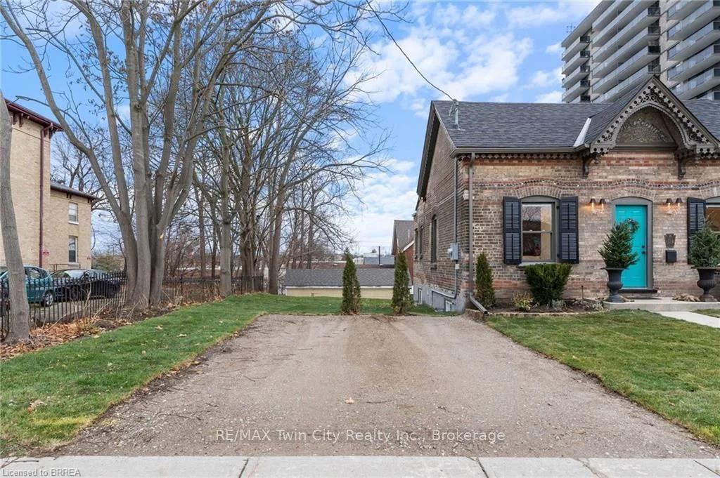 53 Charlotte Street, Brantford, ON N3T 2W6