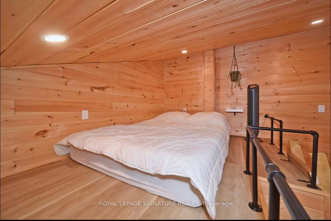 44 Burlanyett Road, Hastings Highlands, ON K0L 2R0