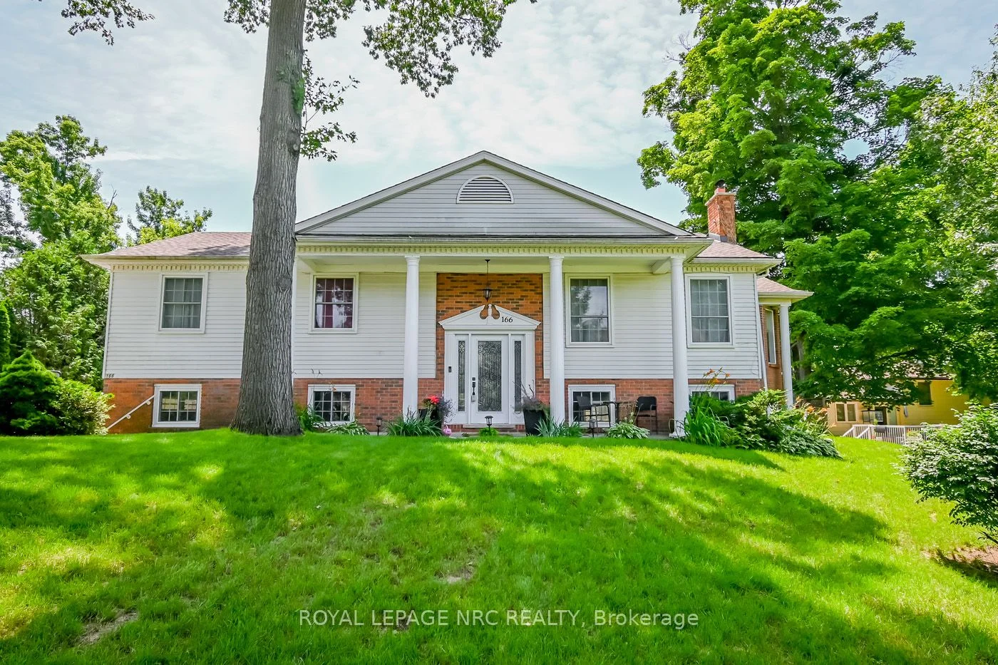 Detached in Pelham