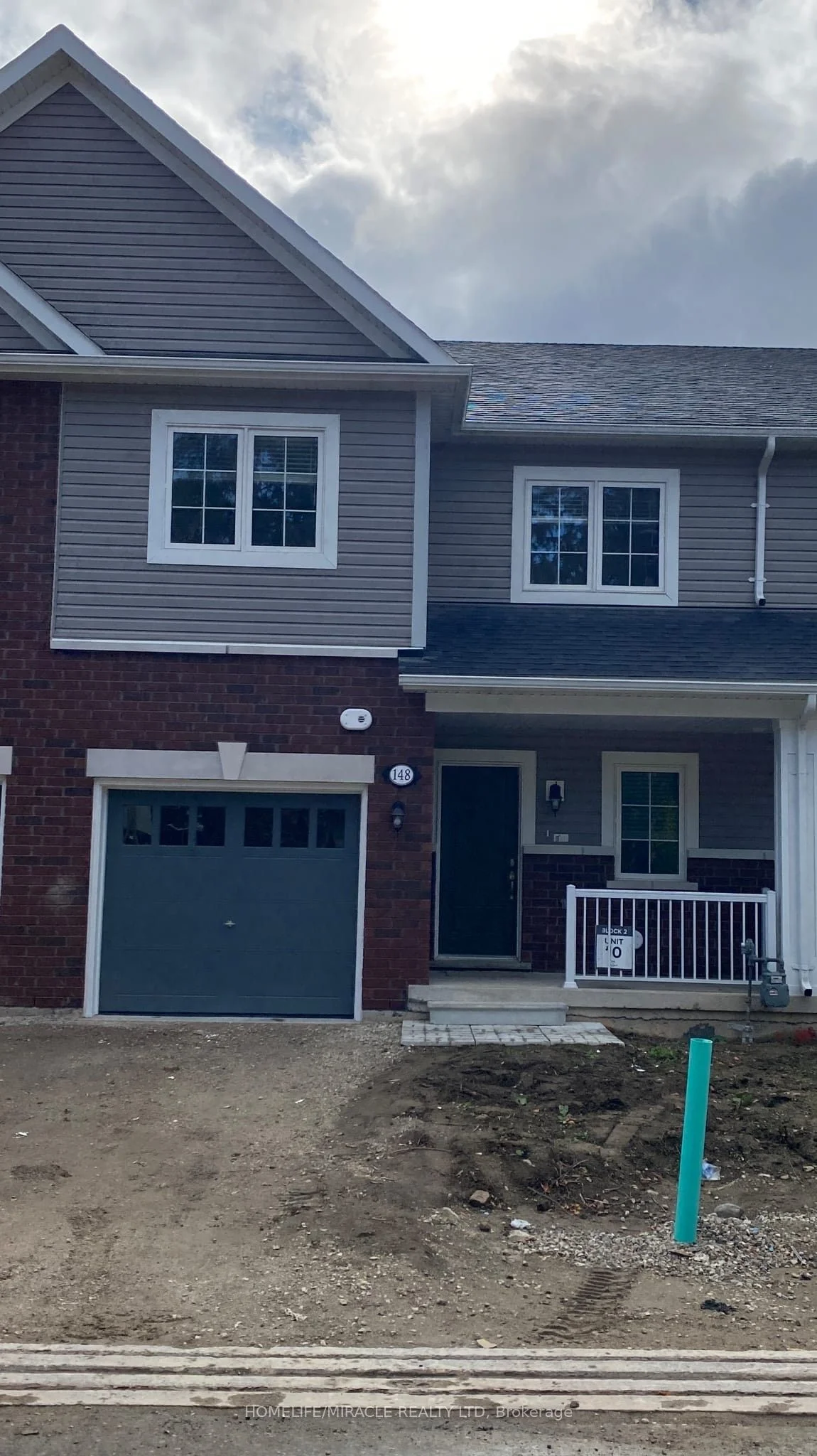 Att/Row/Townhouse in Shelburne