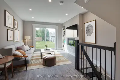 Att/Row/Townhouse in Woodstock